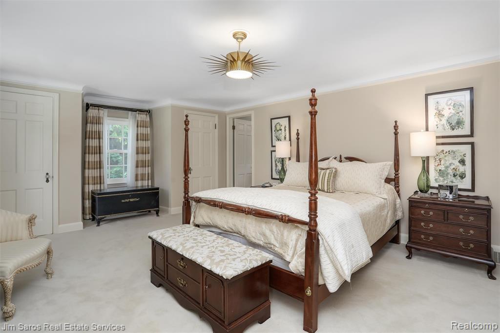 51 Lochmoor Boulevard