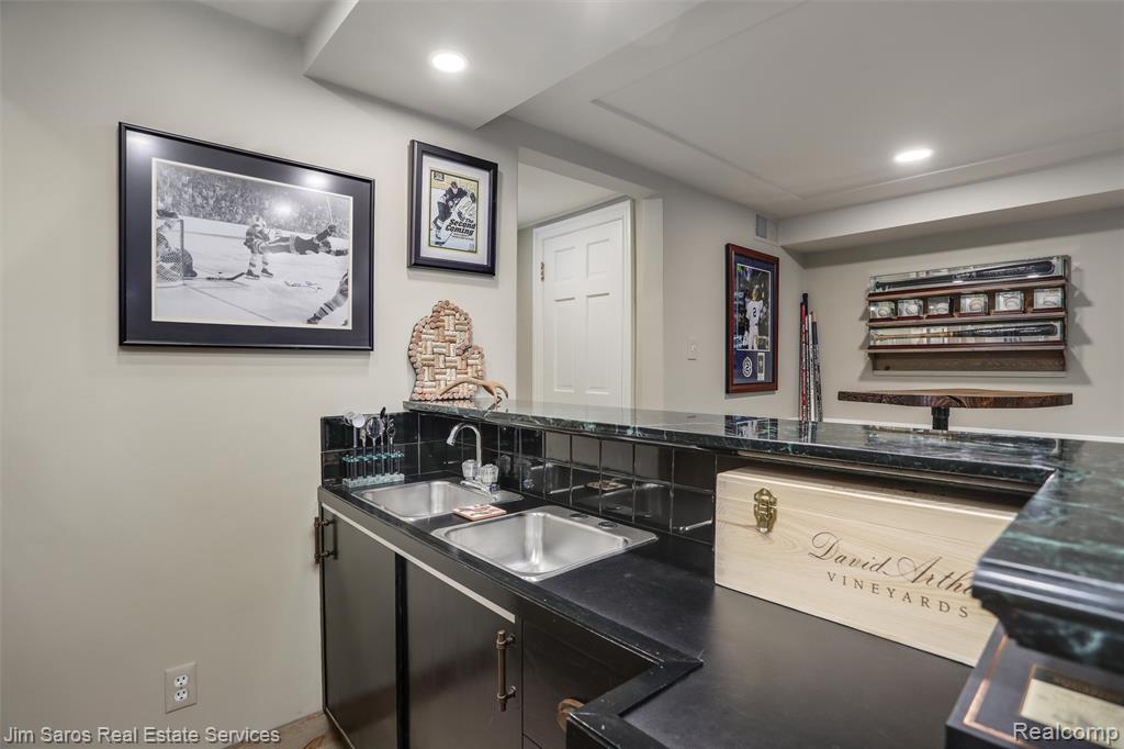 51 Lochmoor Boulevard