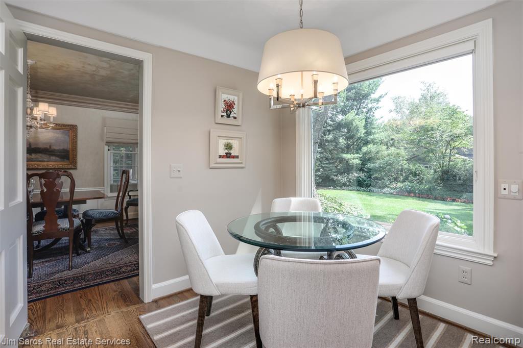 51 Lochmoor Boulevard