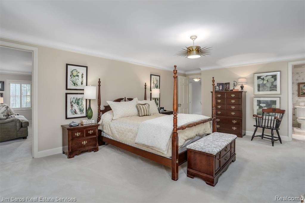 51 Lochmoor Boulevard