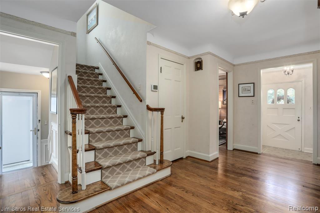 51 Lochmoor Boulevard