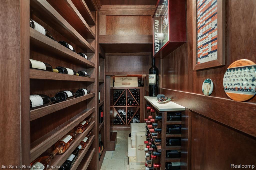 51 Lochmoor Boulevard