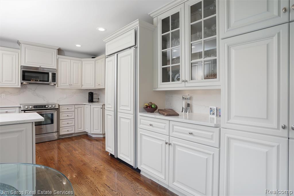 51 Lochmoor Boulevard