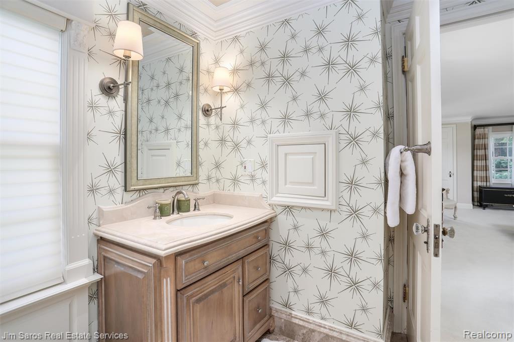 51 Lochmoor Boulevard