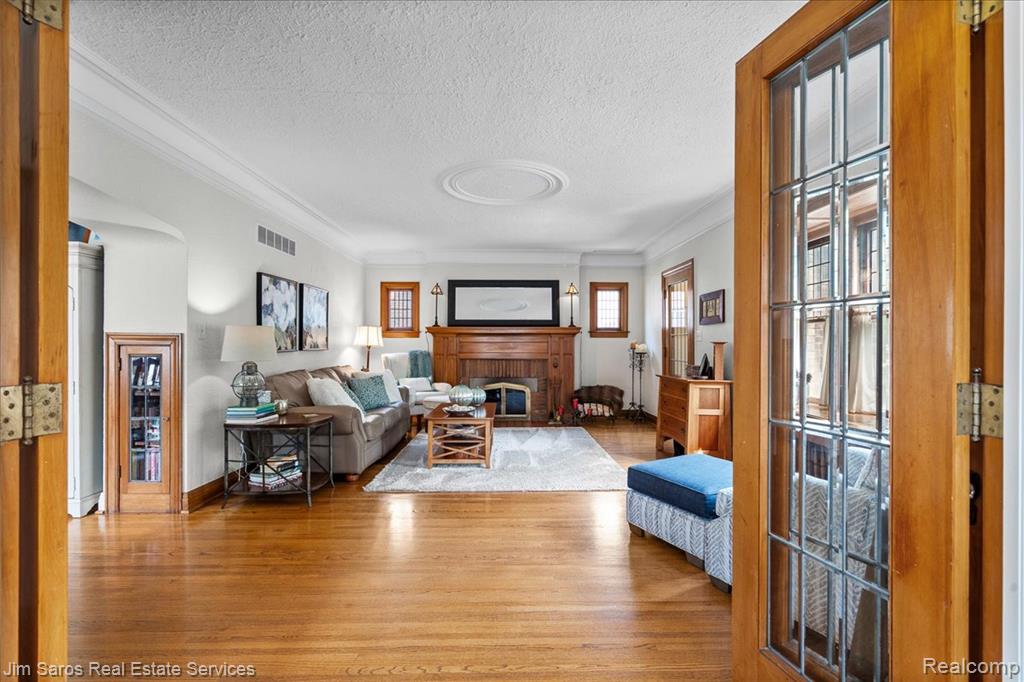 637 Washington Road