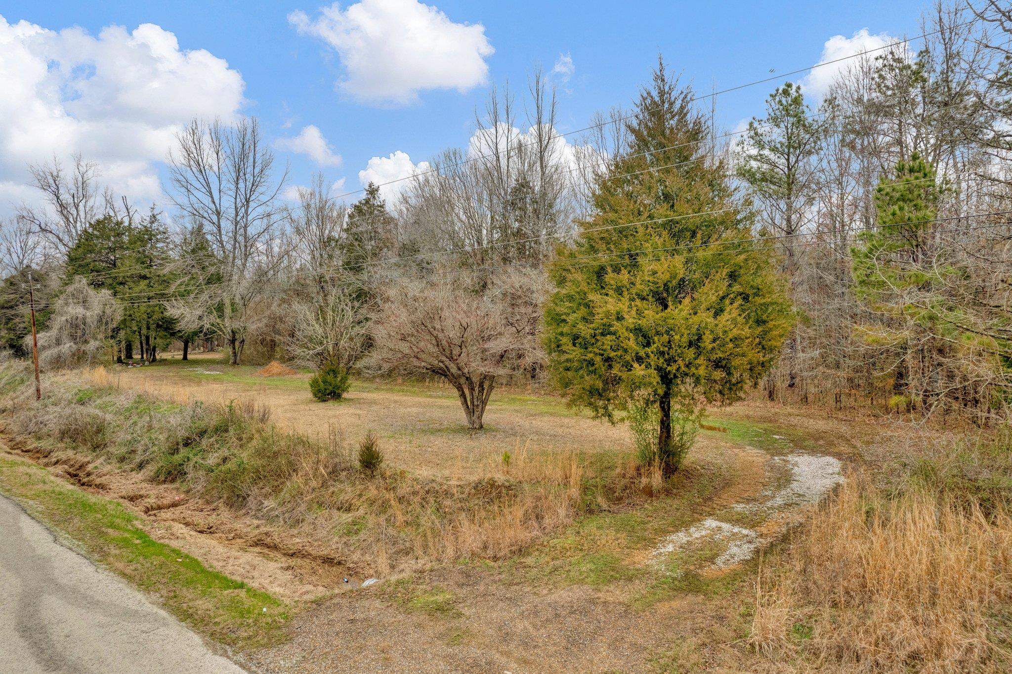 15 SCOTT DR