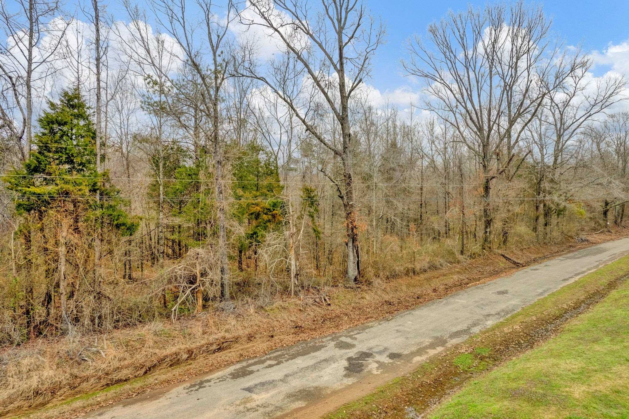 15 SCOTT DR