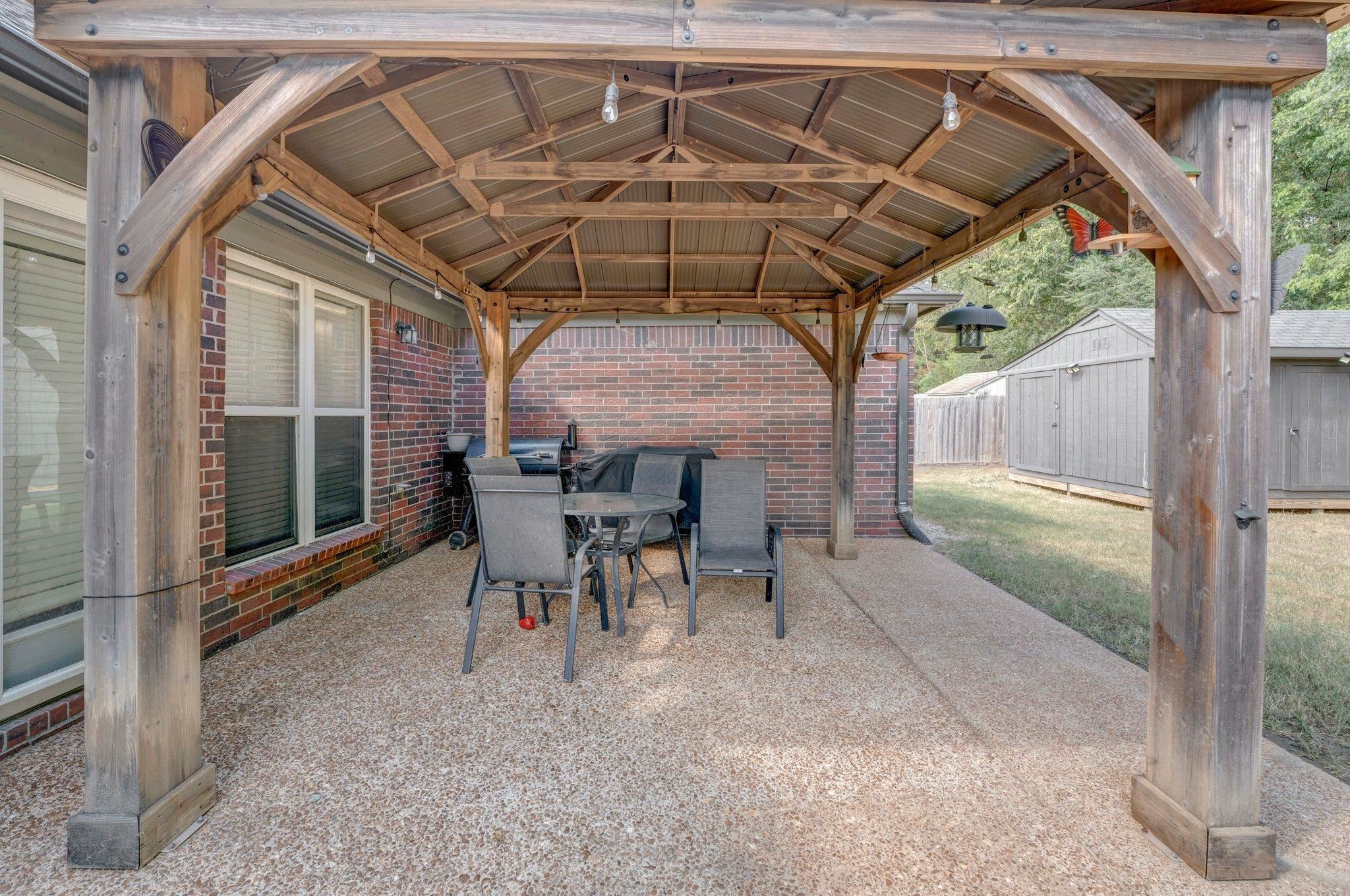 5390 HIDDEN MEADOWS DR