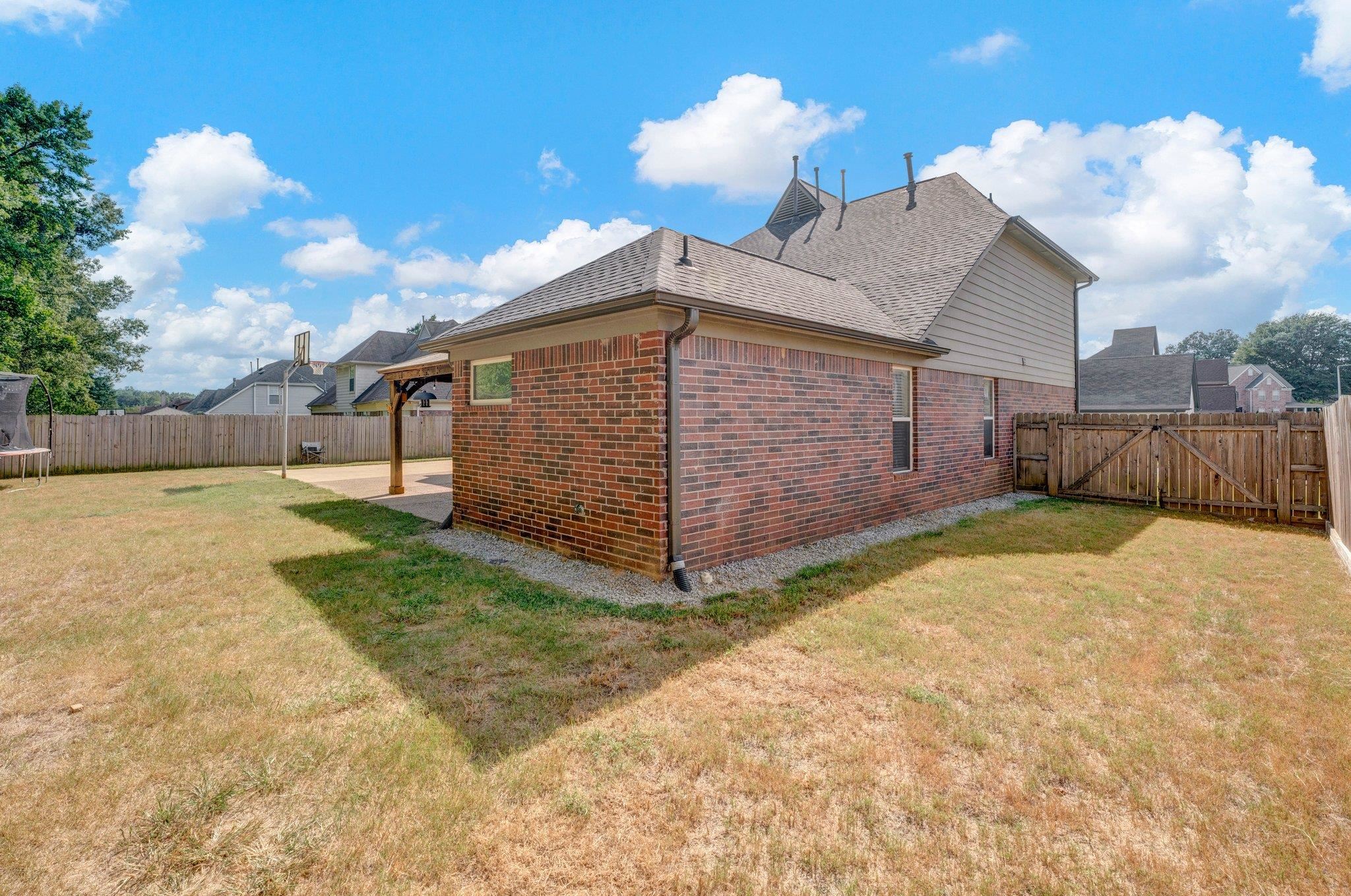 5390 HIDDEN MEADOWS DR