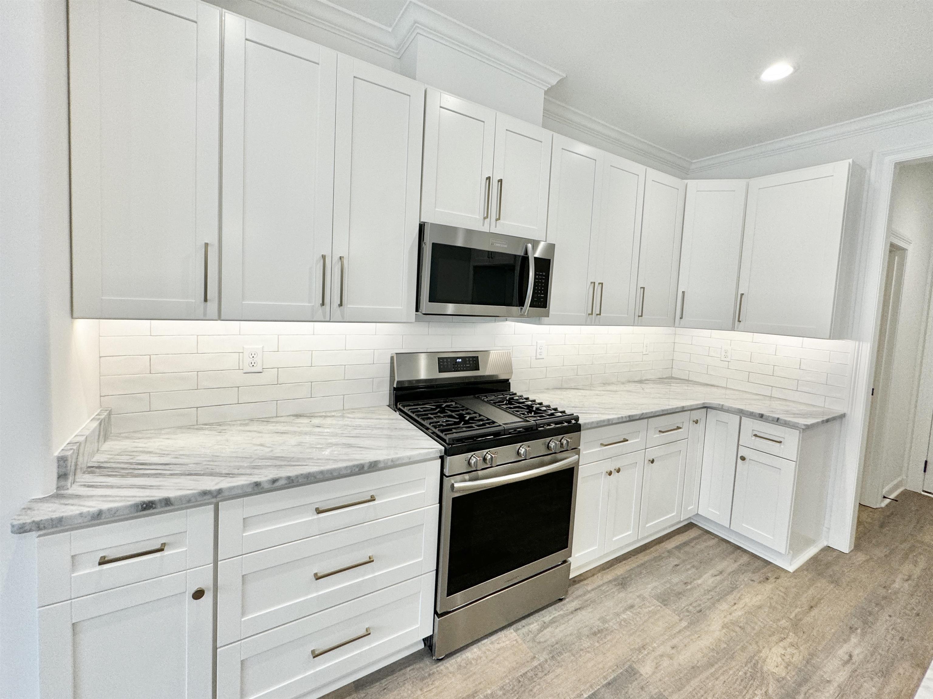 17 EDITH LN