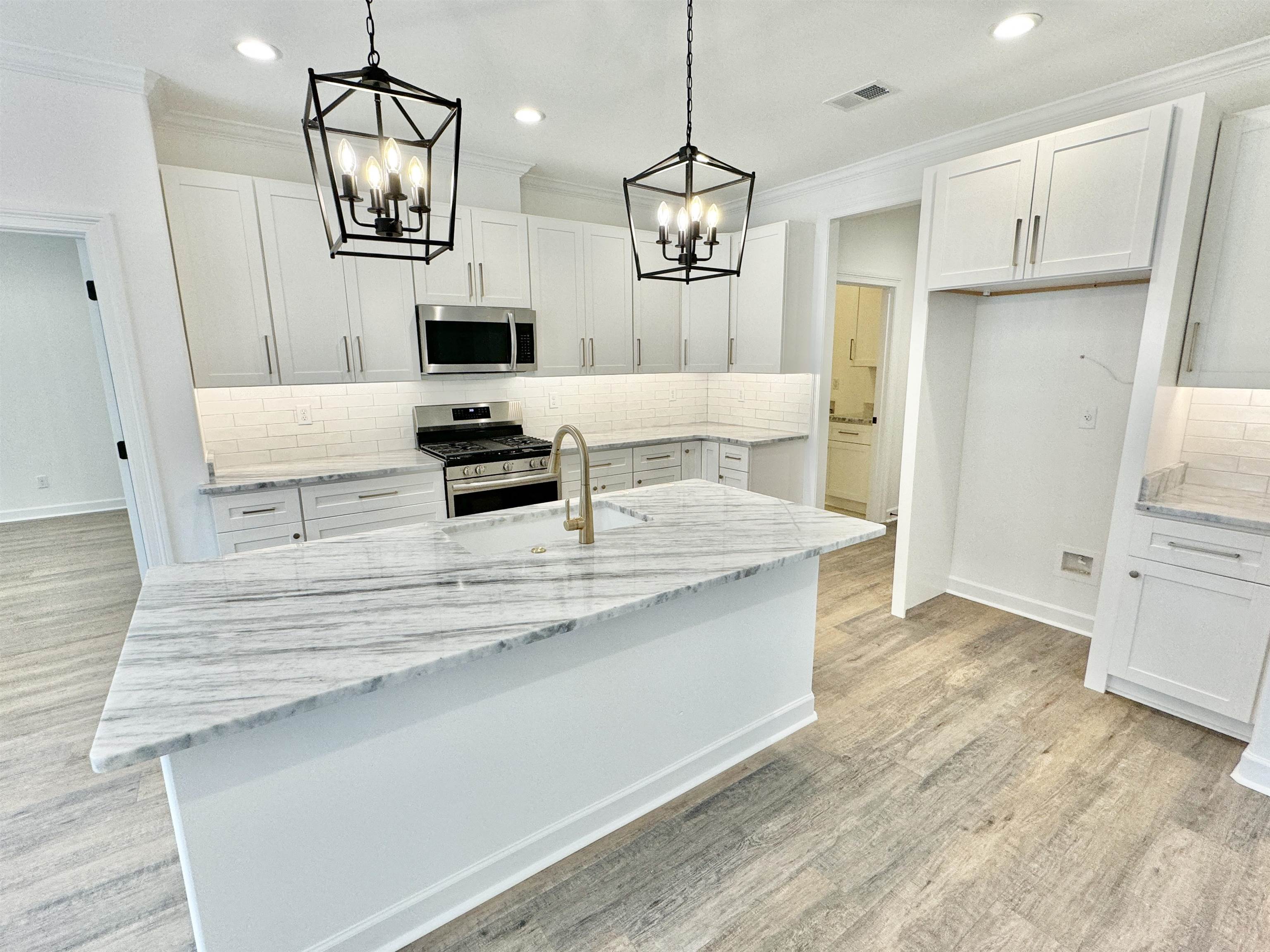 17 EDITH LN