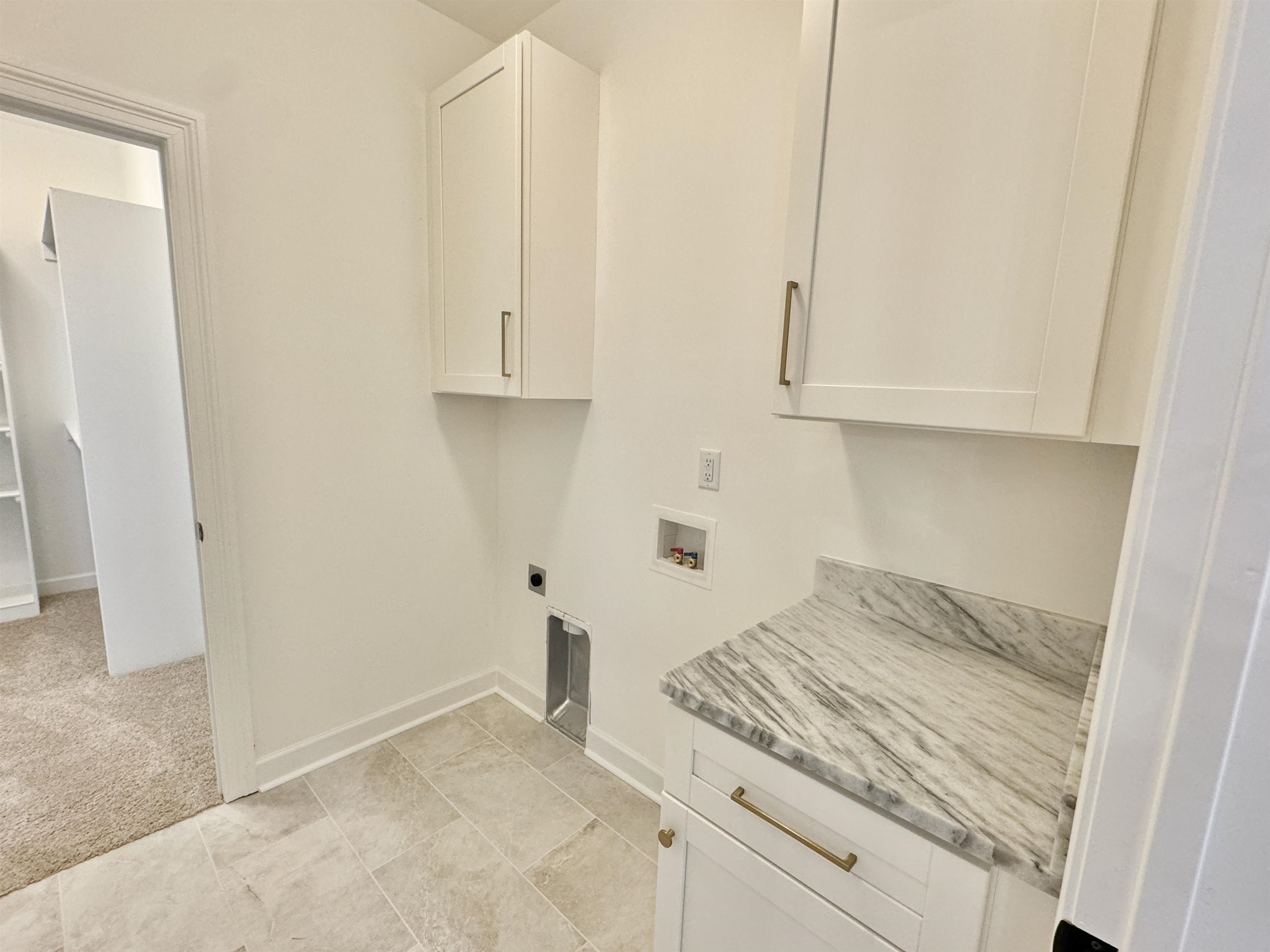 17 EDITH LN