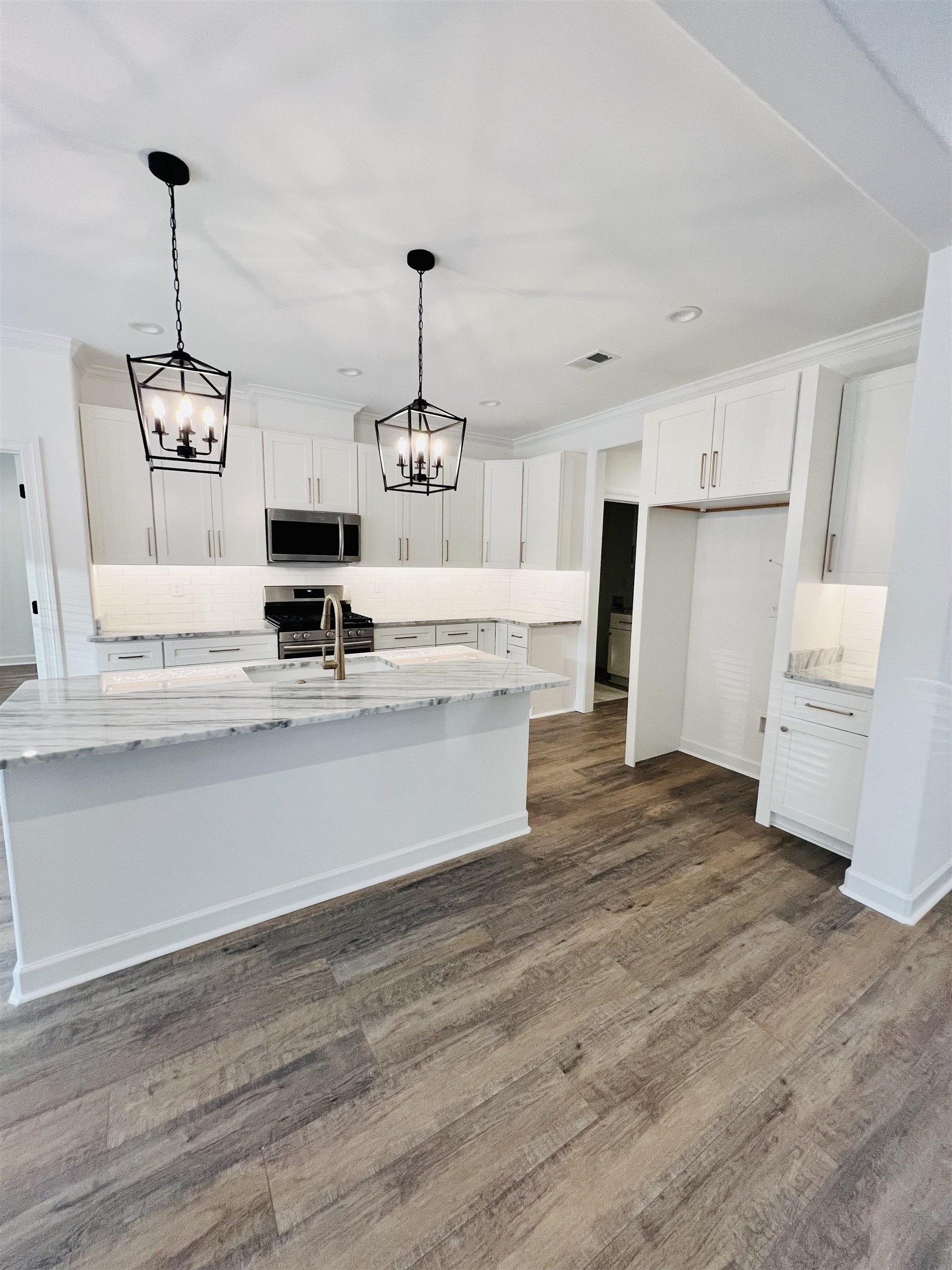 17 EDITH LN