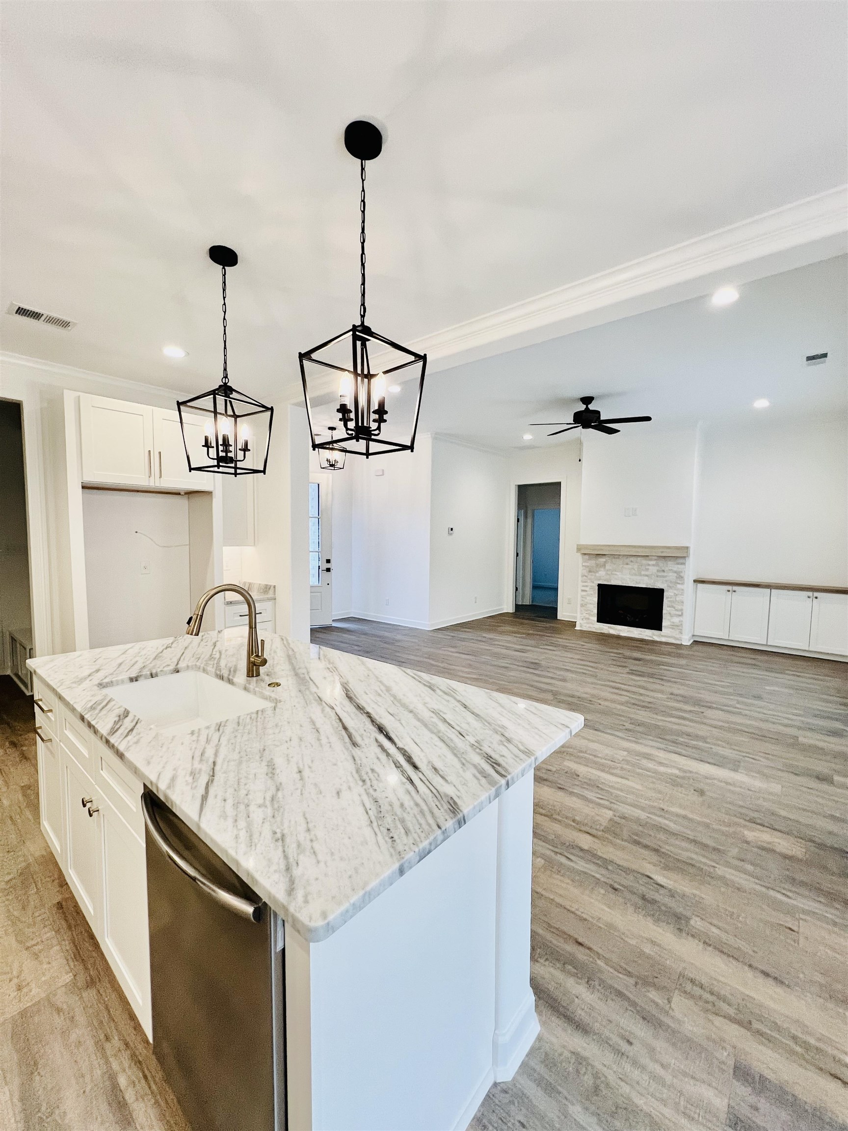 17 EDITH LN