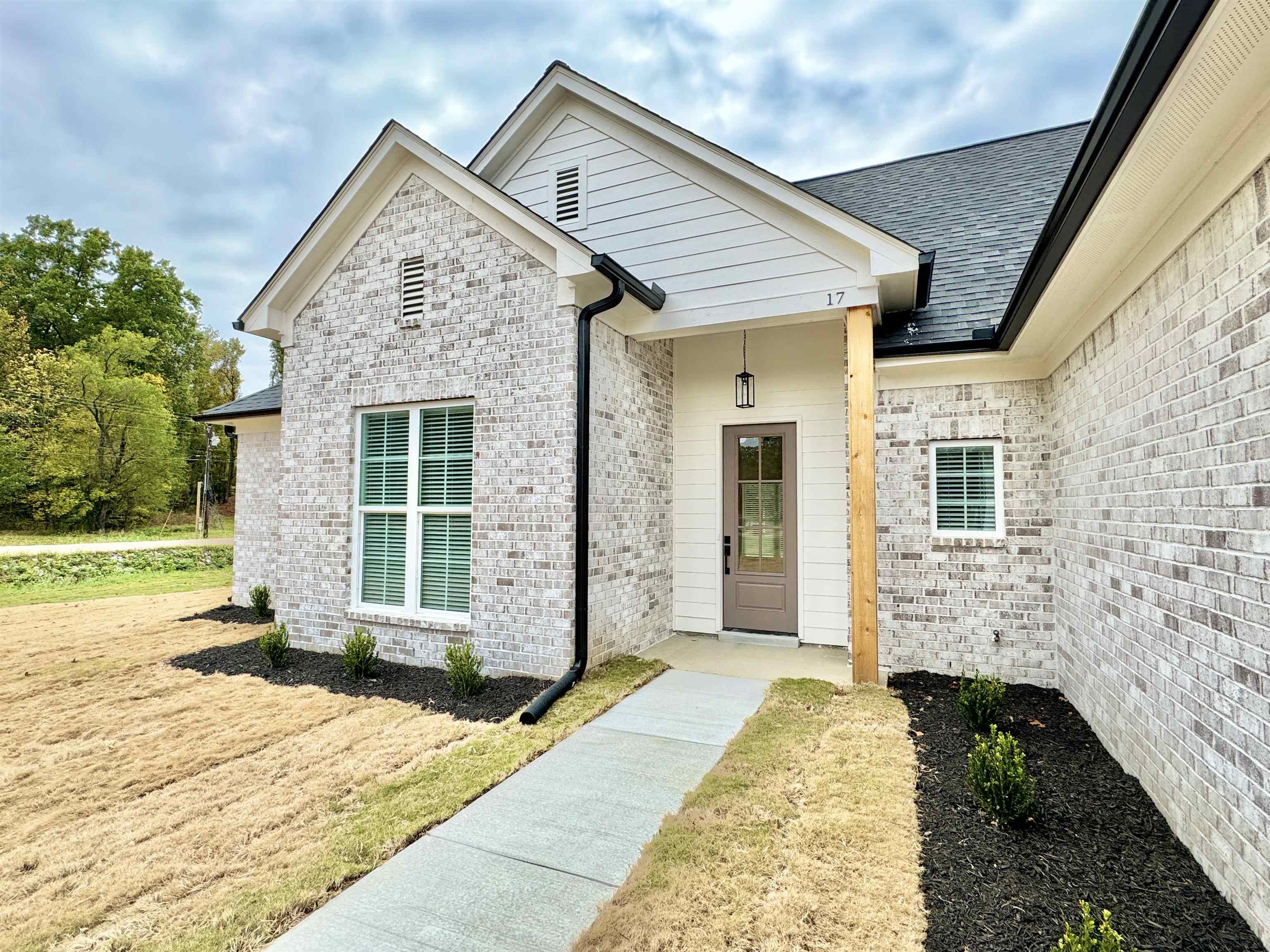 17 EDITH LN