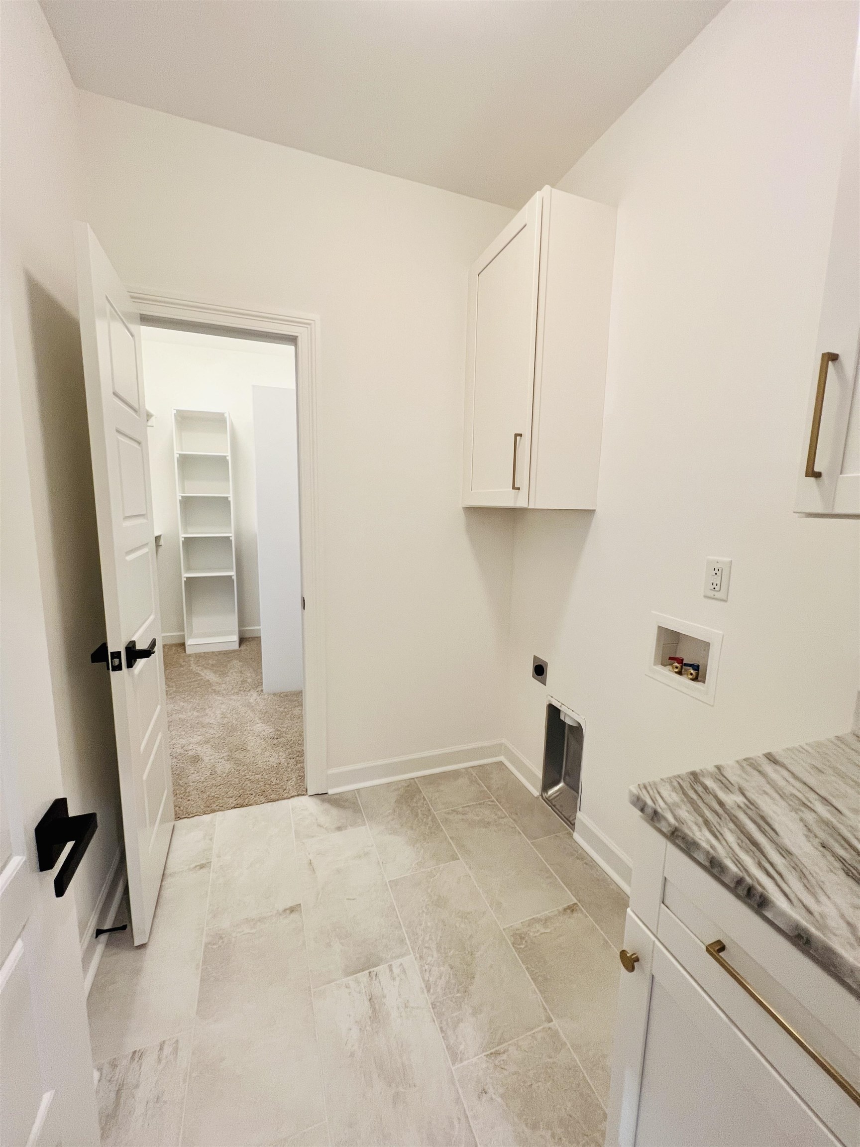 17 EDITH LN
