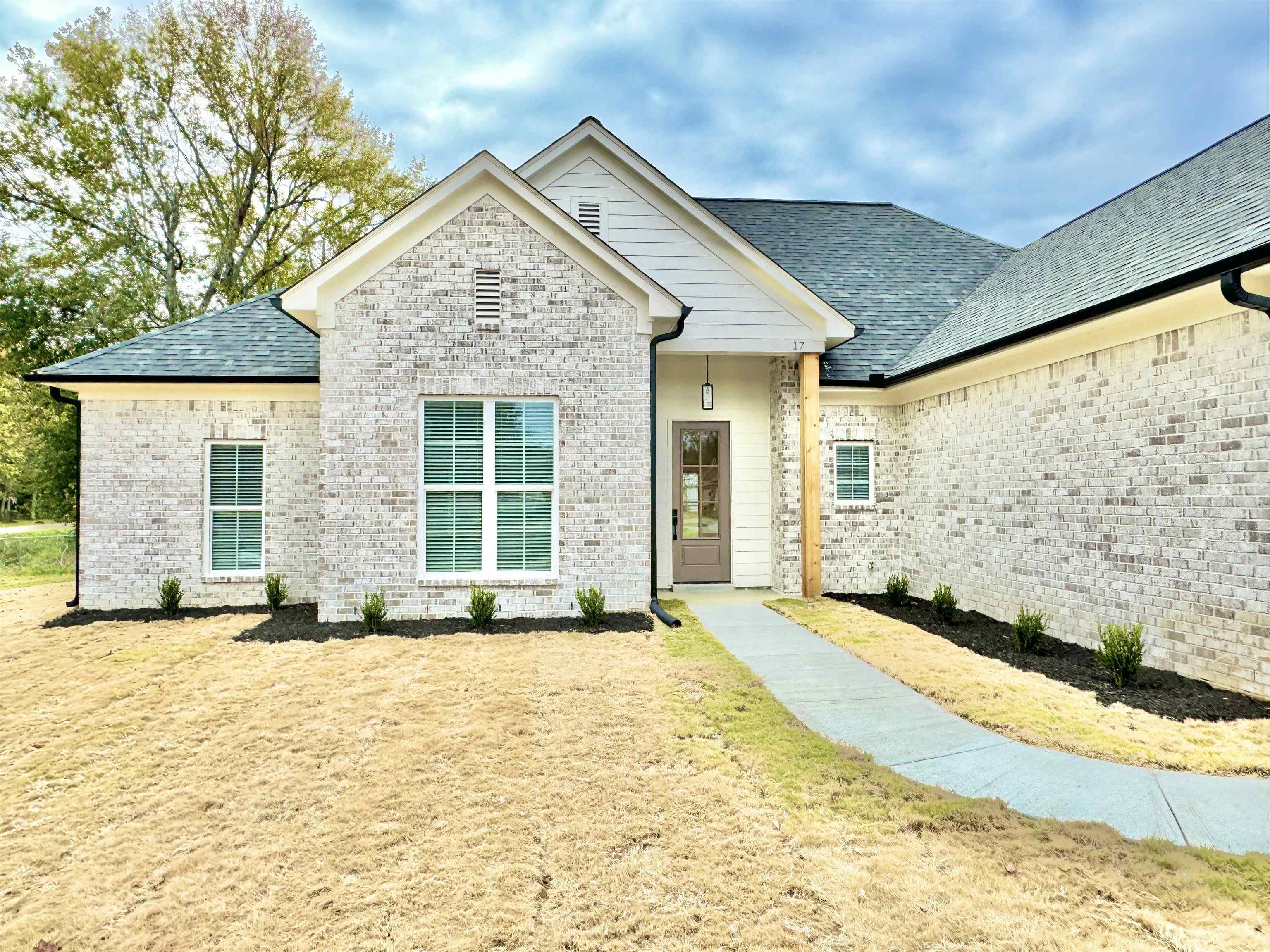 17 EDITH LN
