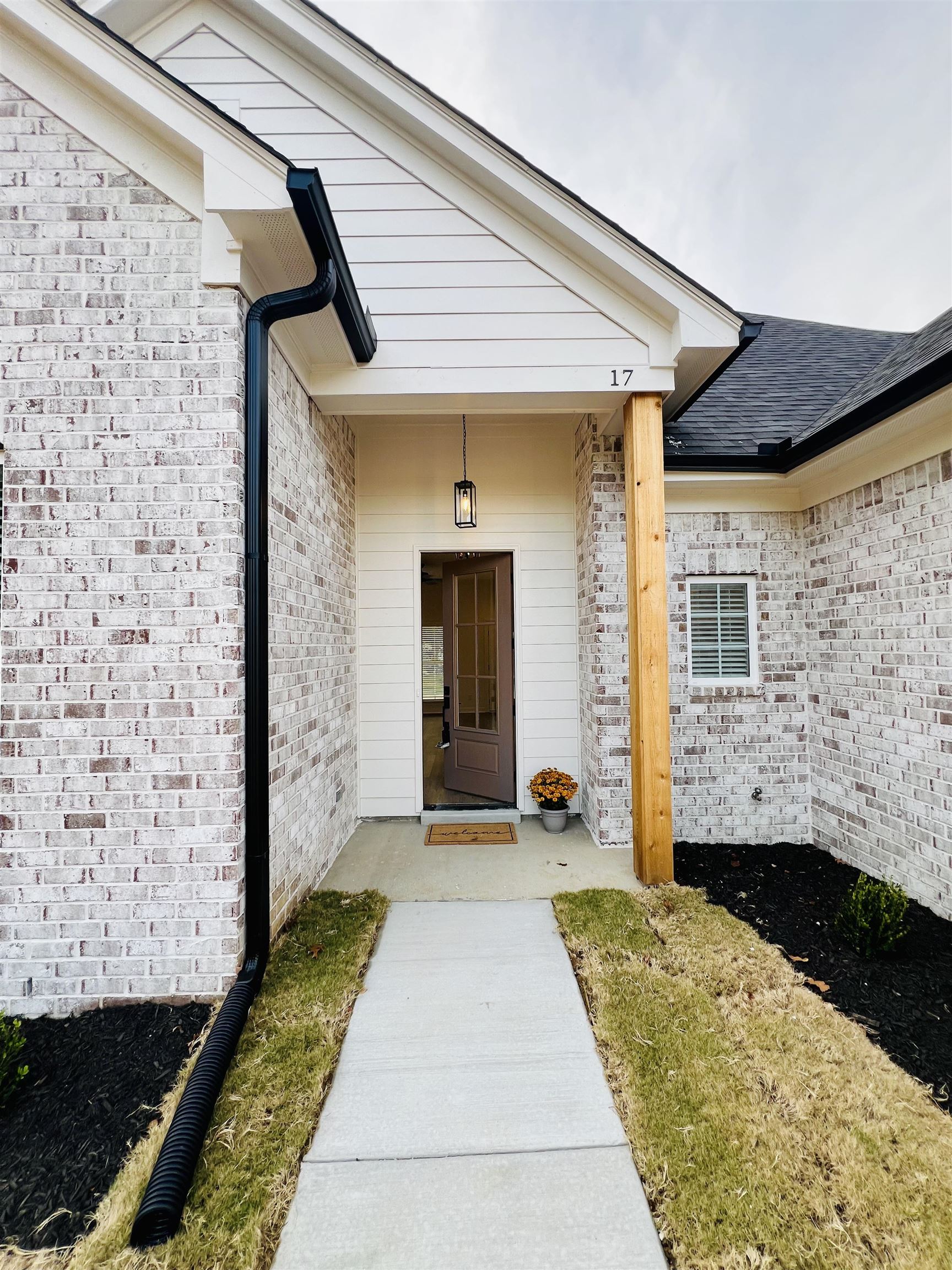 17 EDITH LN