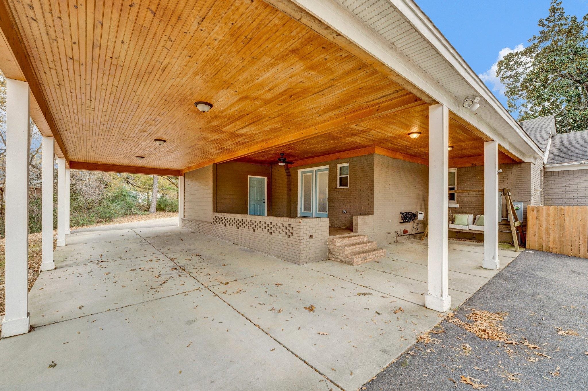 1060 BEAVER CREEK RD