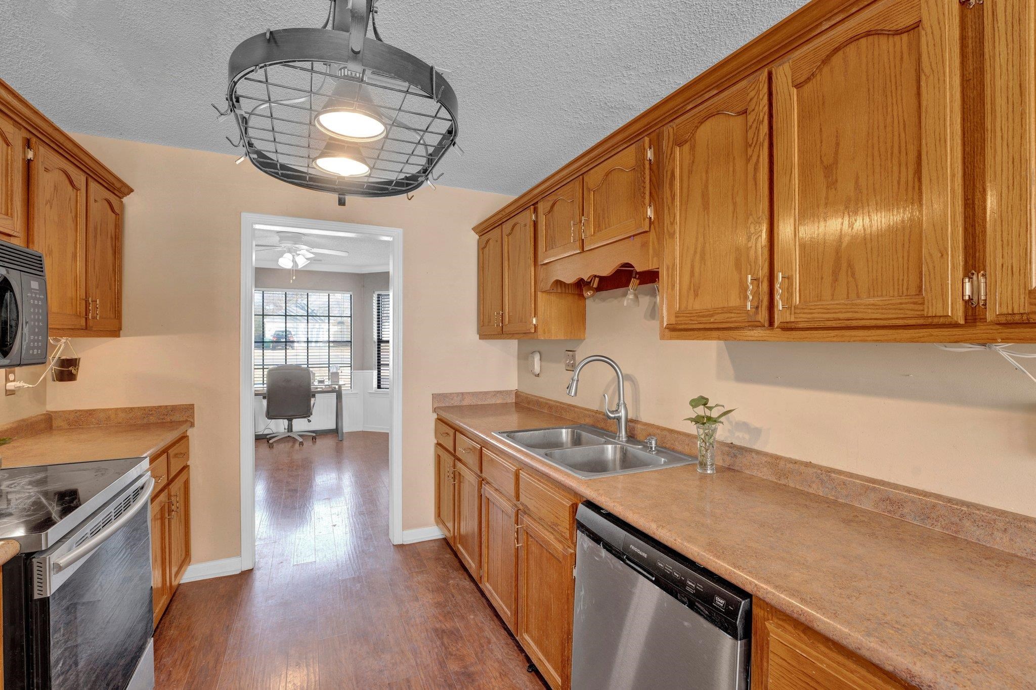 205 KATHLEEN DR
