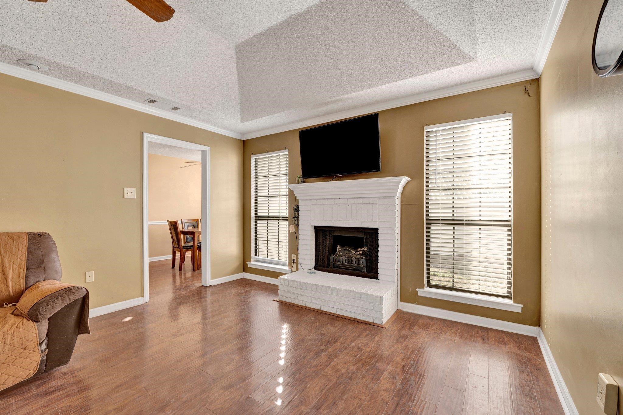 205 KATHLEEN DR