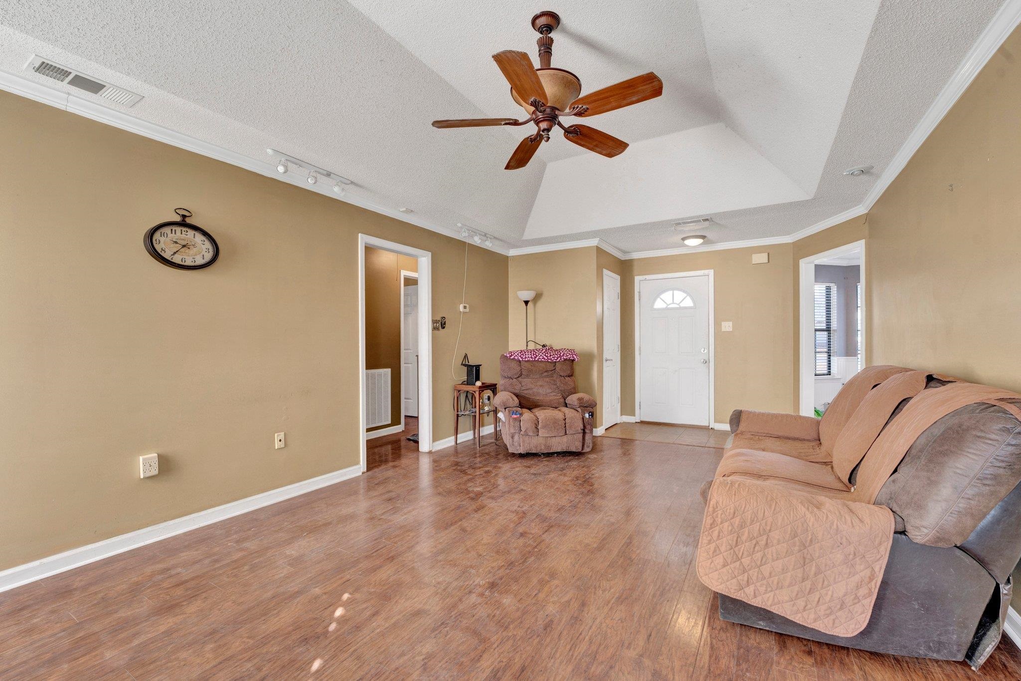 205 KATHLEEN DR
