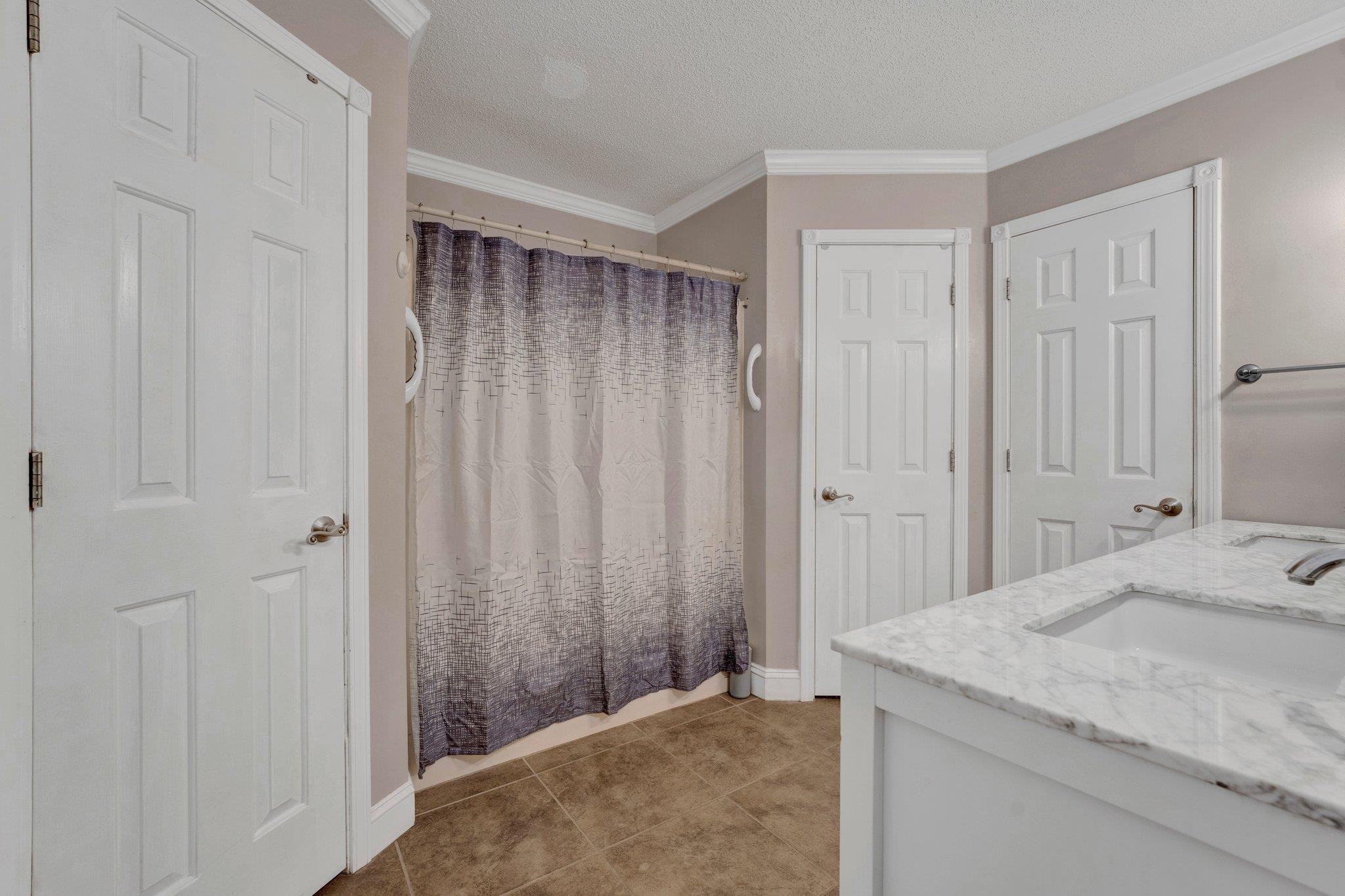 205 KATHLEEN DR
