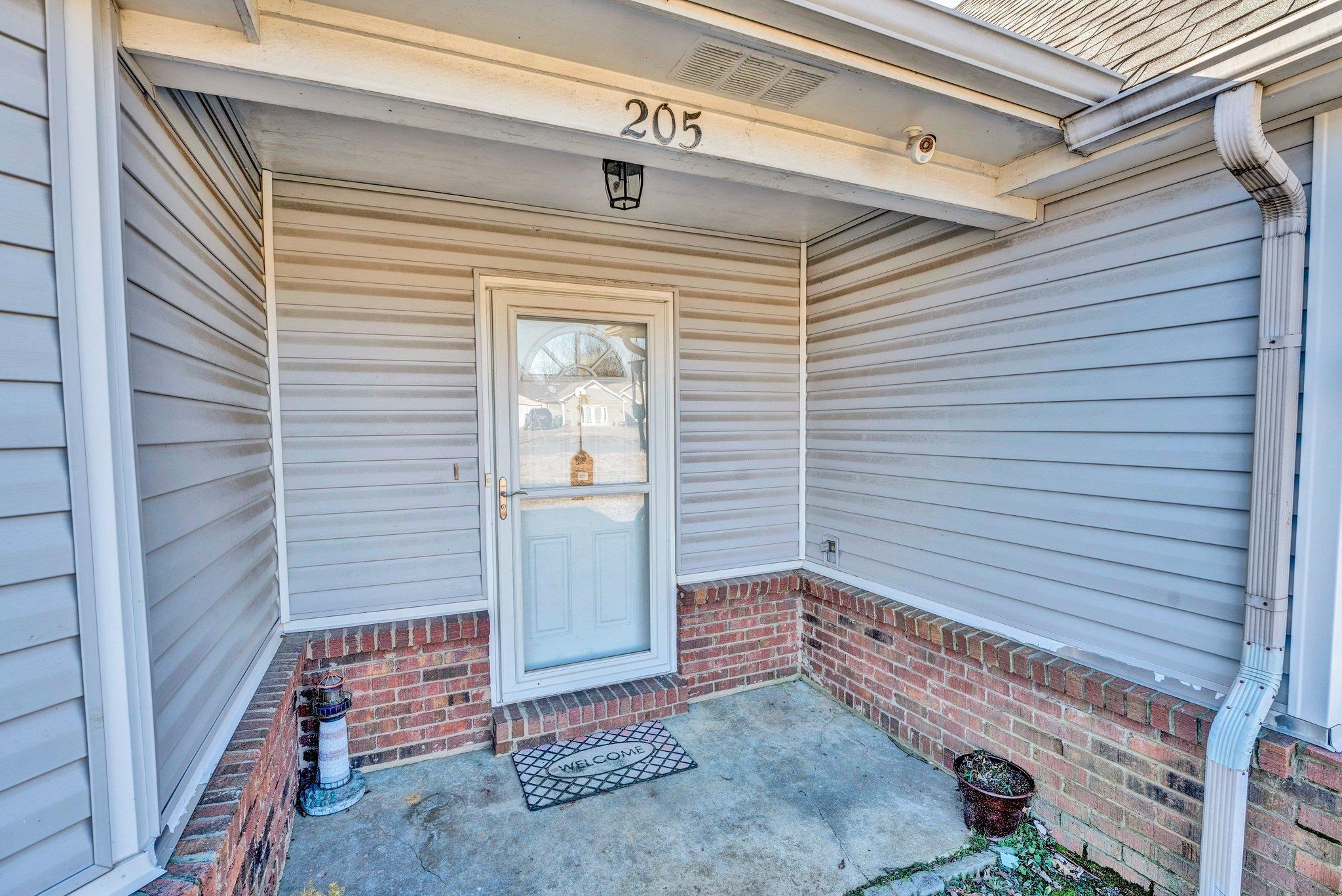205 KATHLEEN DR