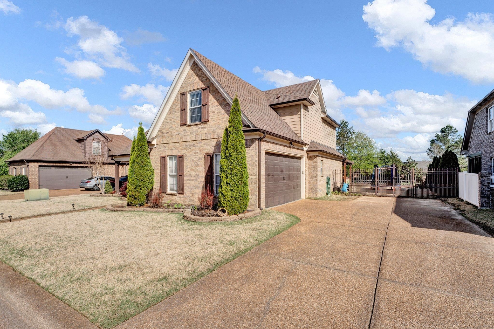 8886 VILLAGE CREEK DR