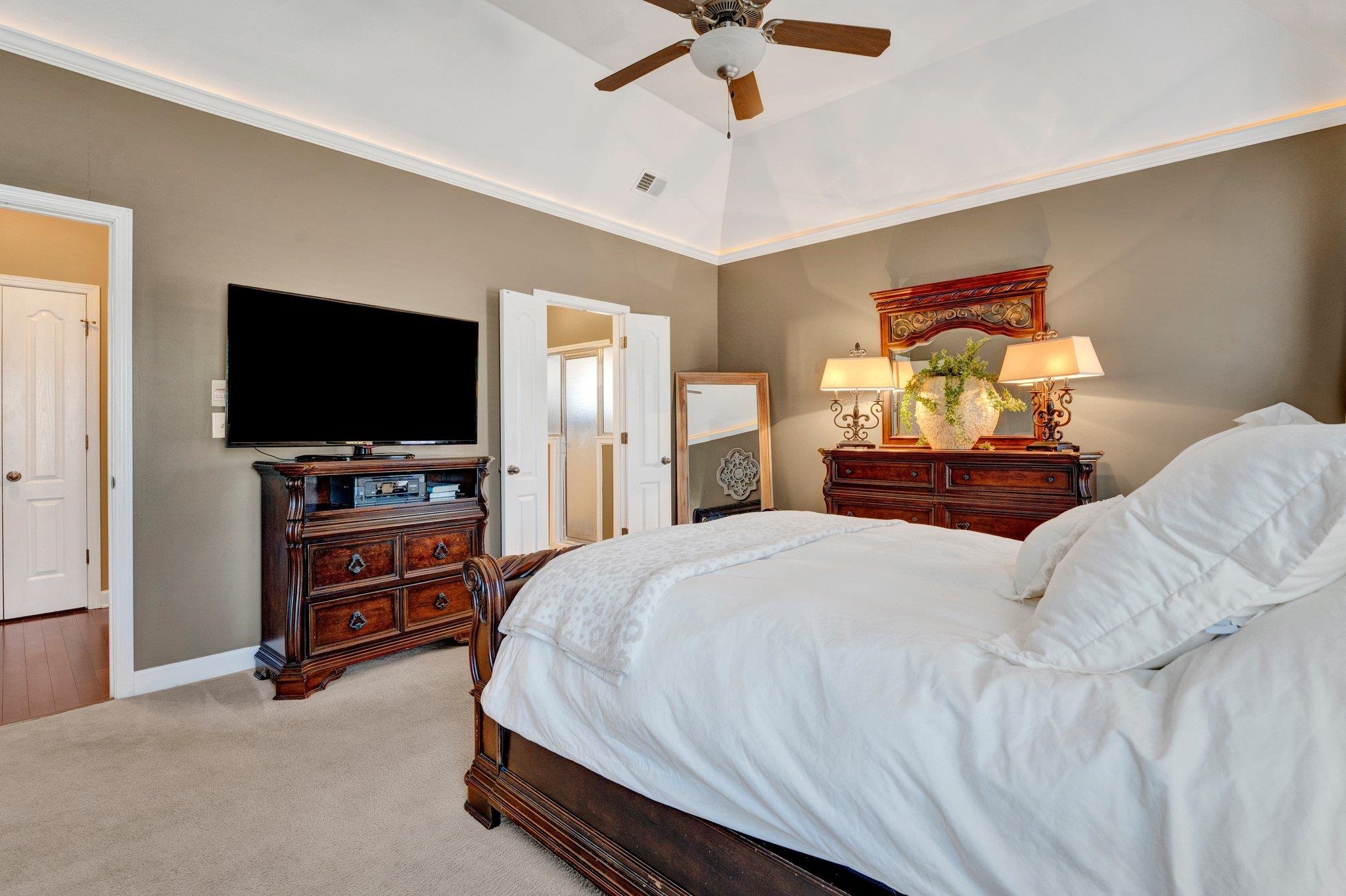8886 VILLAGE CREEK DR