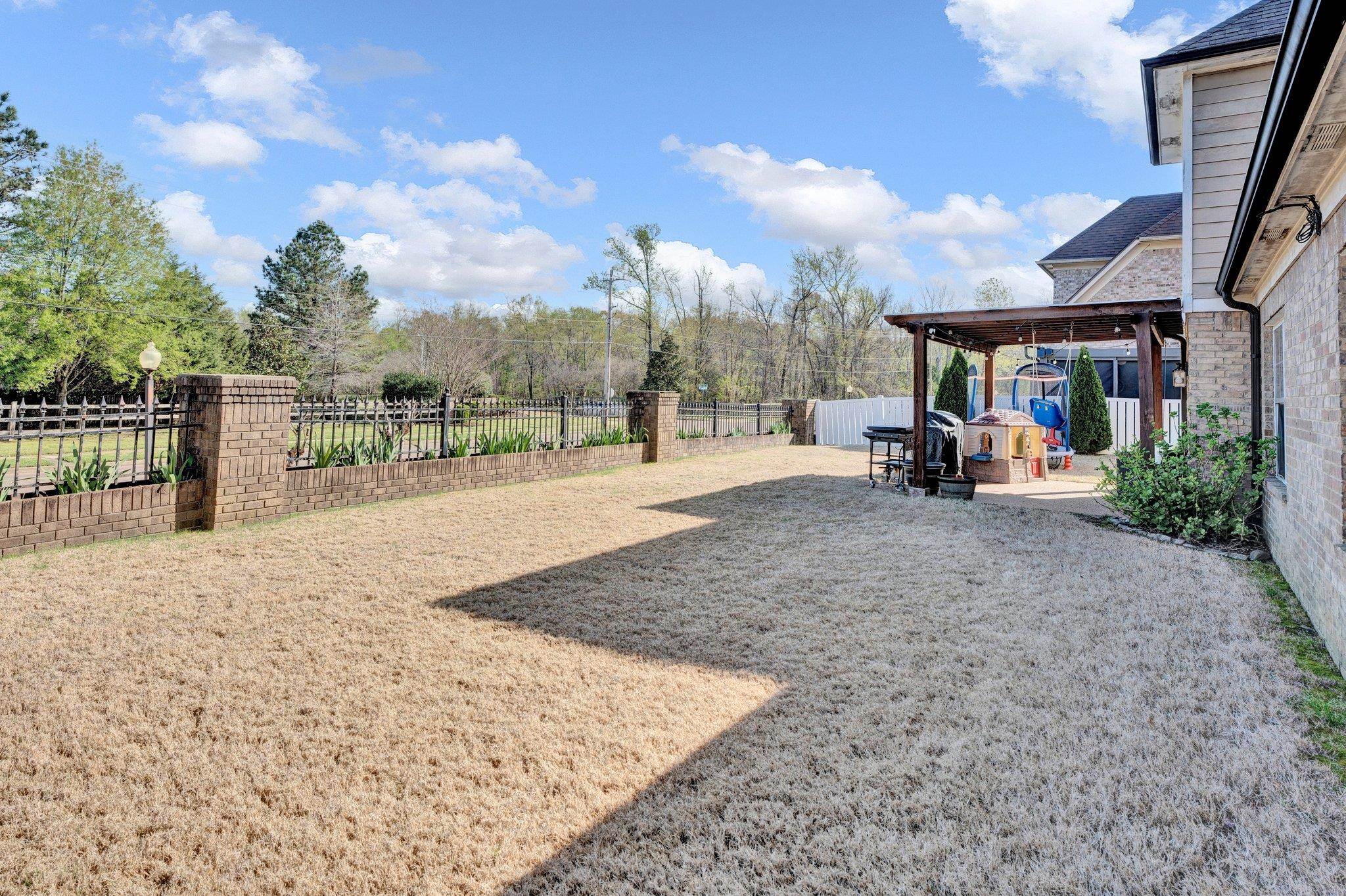 8886 VILLAGE CREEK DR