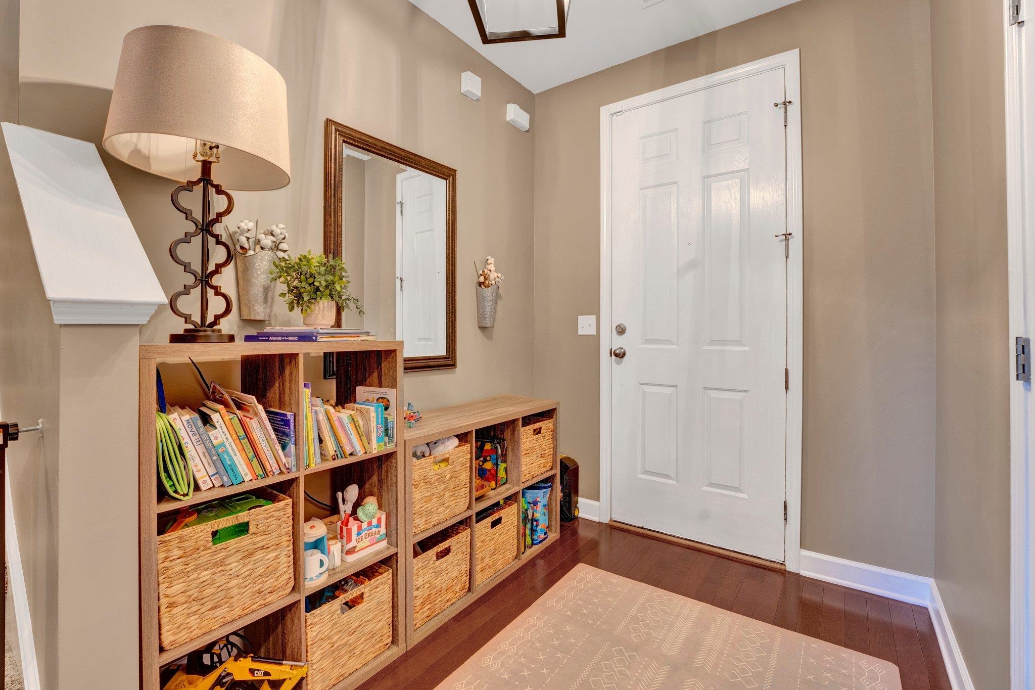8886 VILLAGE CREEK DR