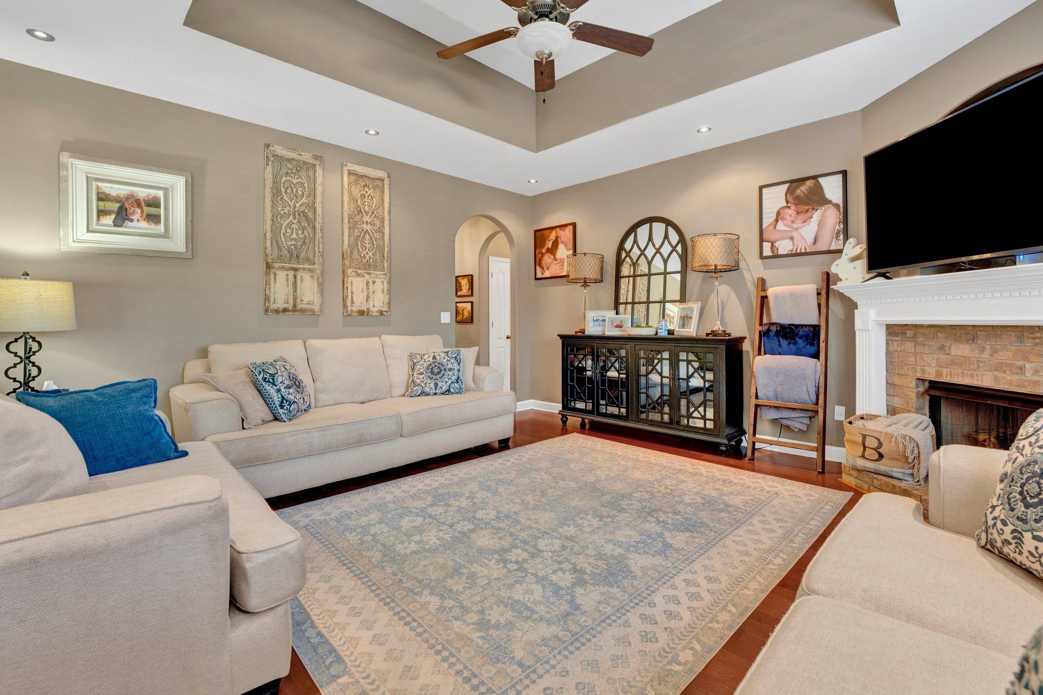 8886 VILLAGE CREEK DR