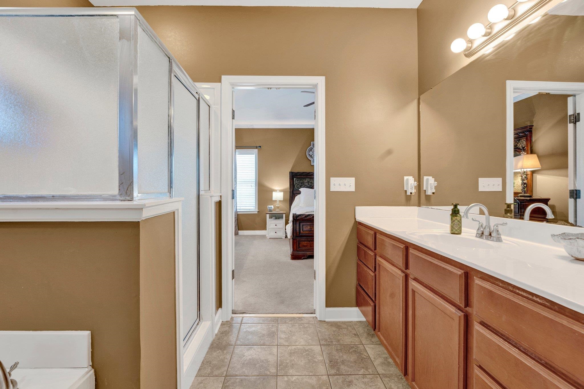 8886 VILLAGE CREEK DR