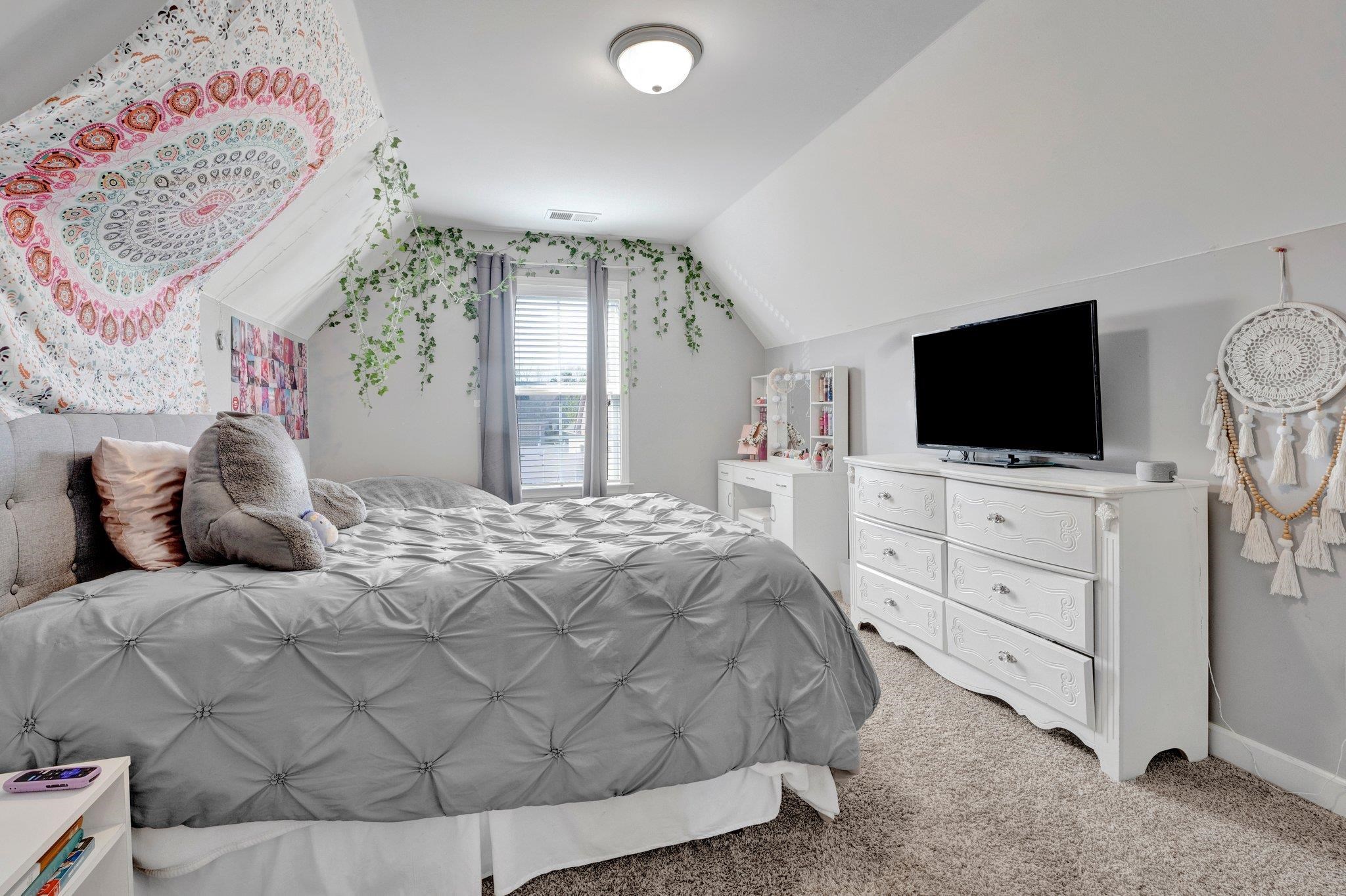 8886 VILLAGE CREEK DR
