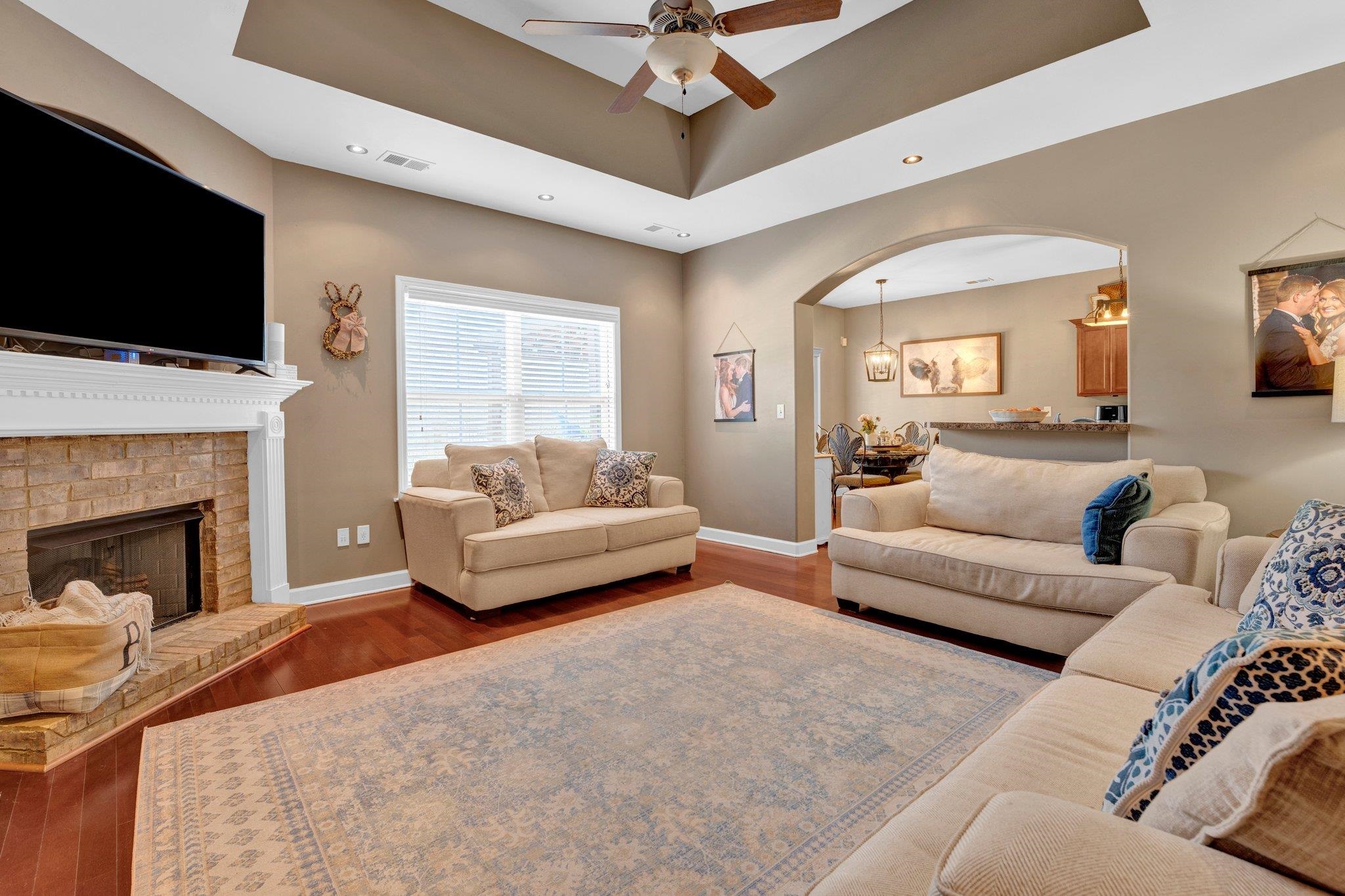 8886 VILLAGE CREEK DR