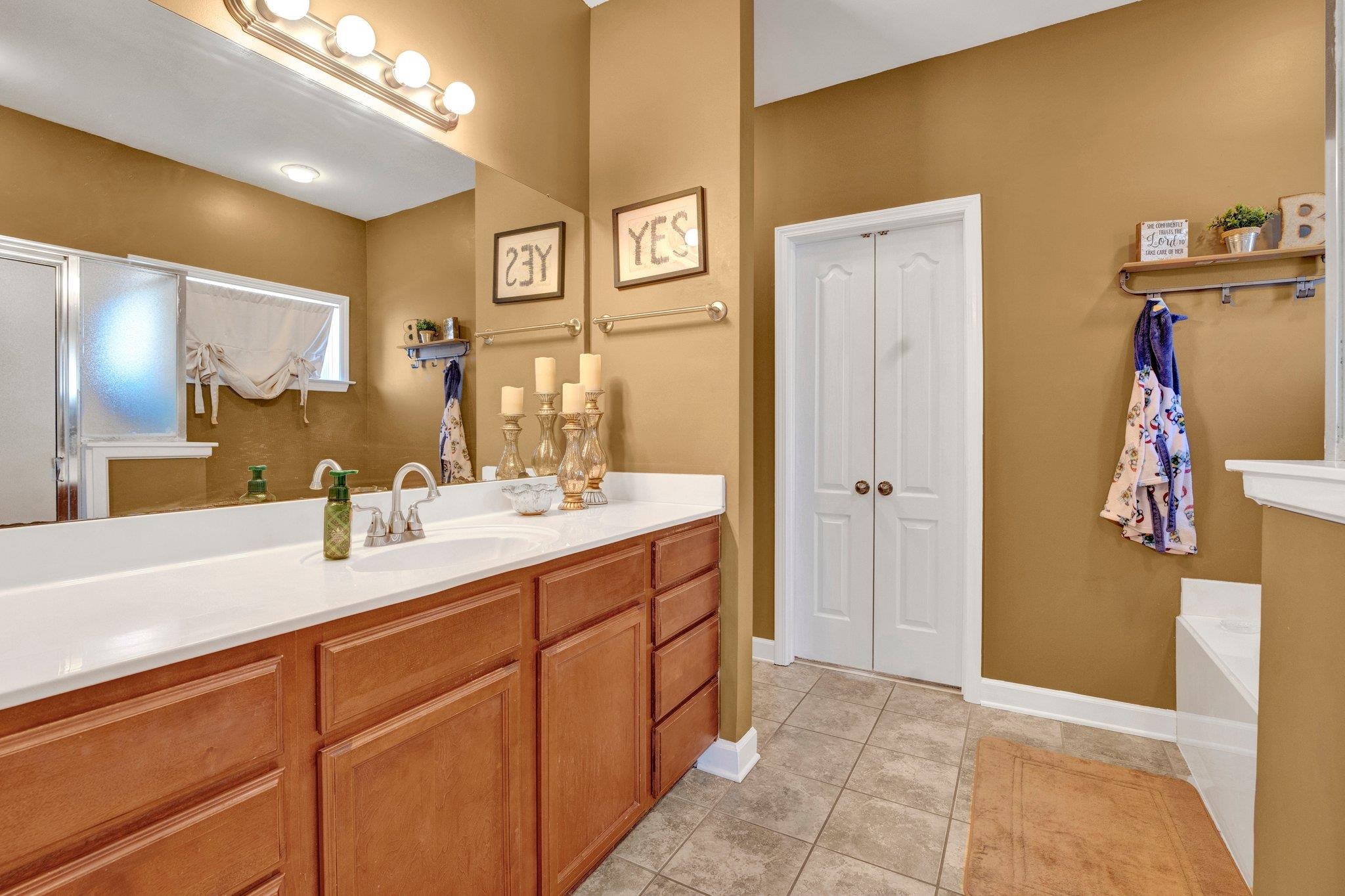 8886 VILLAGE CREEK DR
