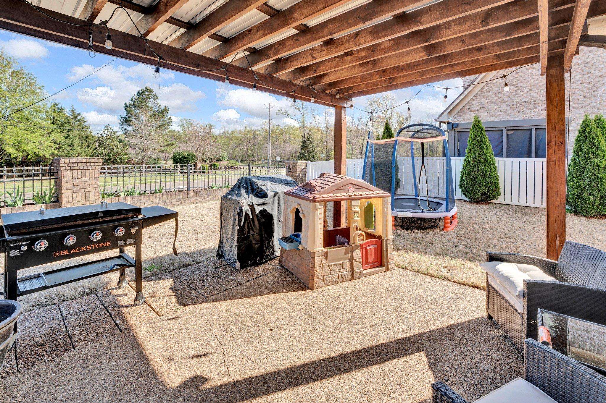 8886 VILLAGE CREEK DR