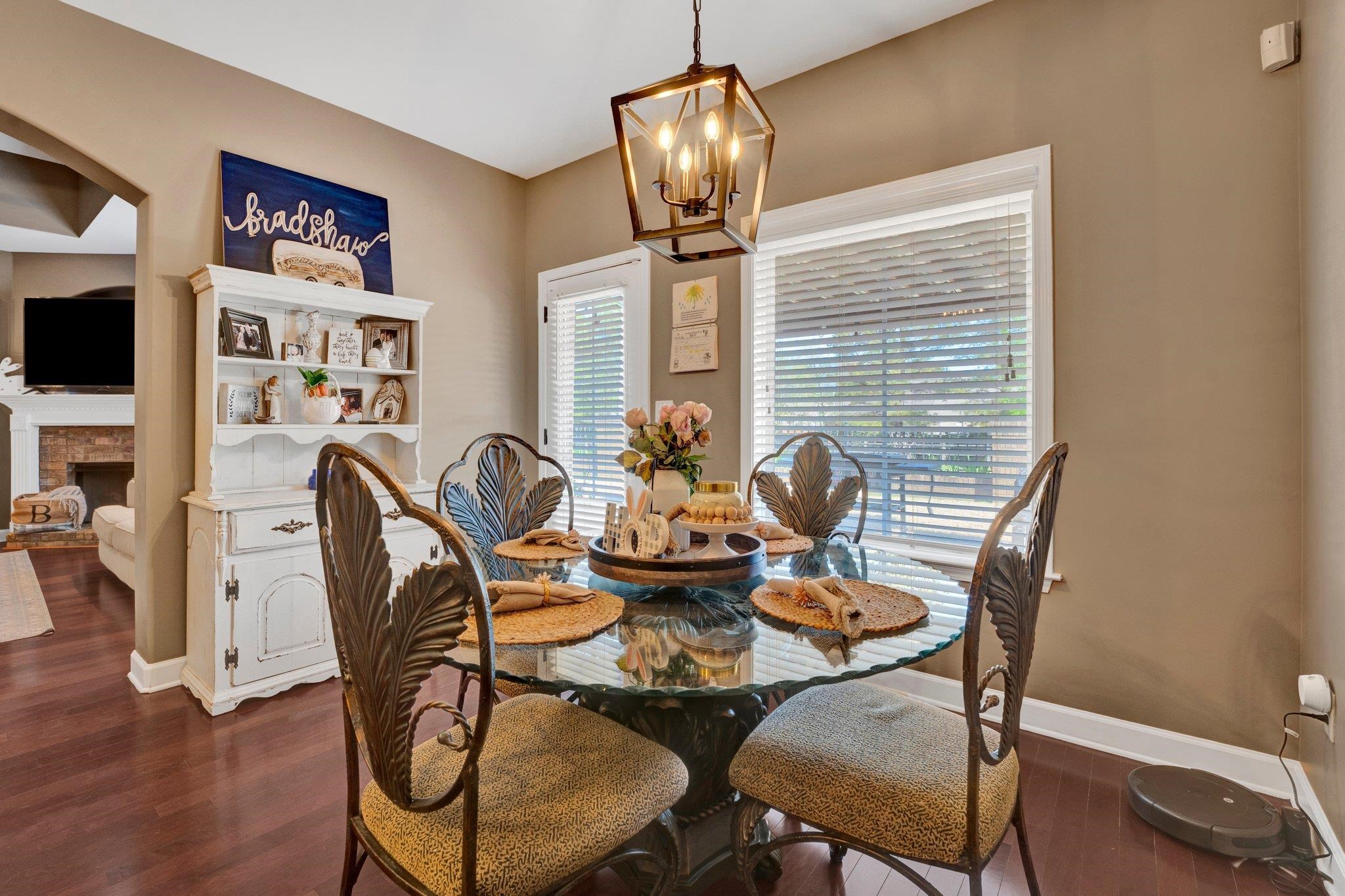 8886 VILLAGE CREEK DR