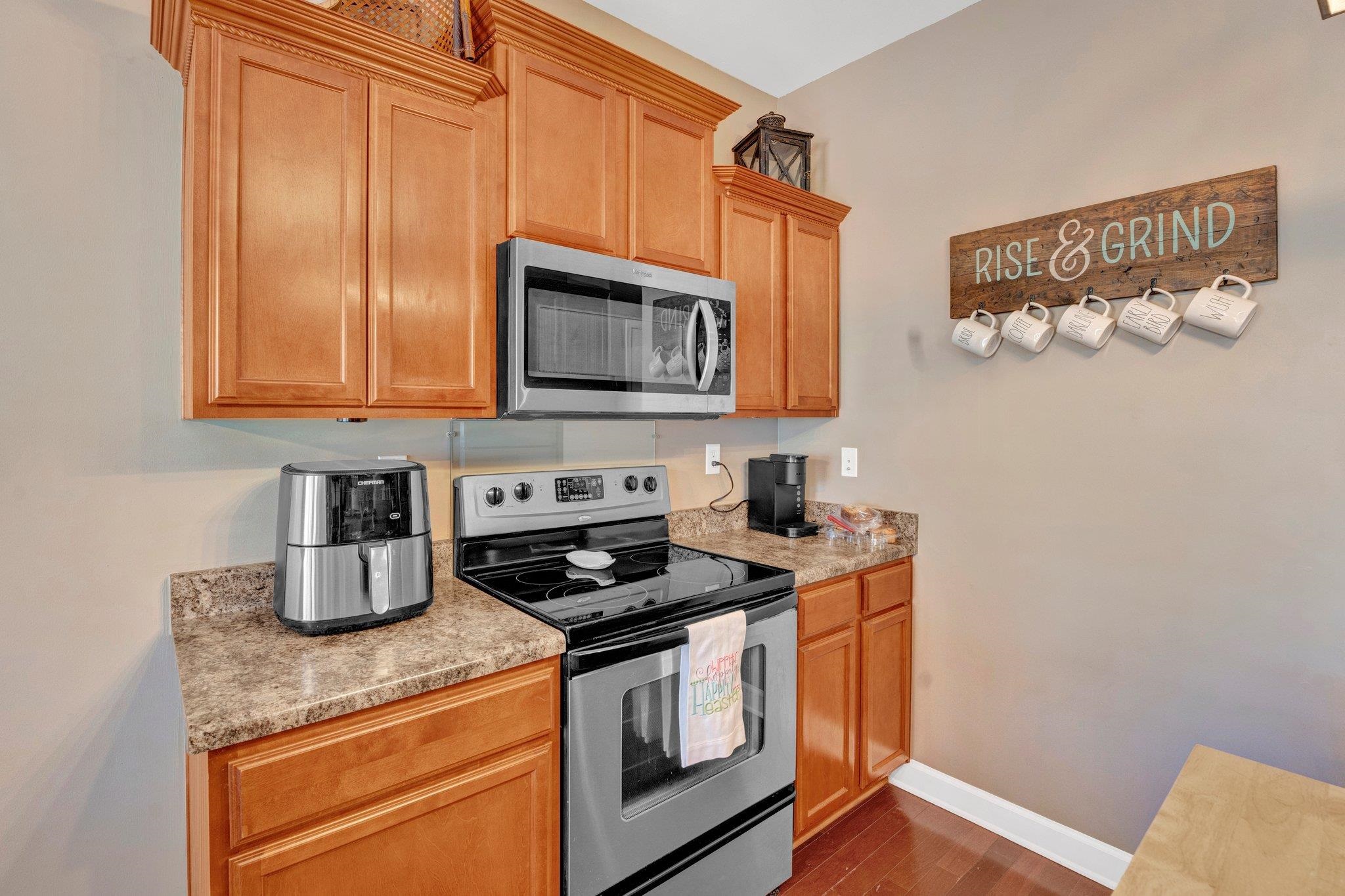 8886 VILLAGE CREEK DR