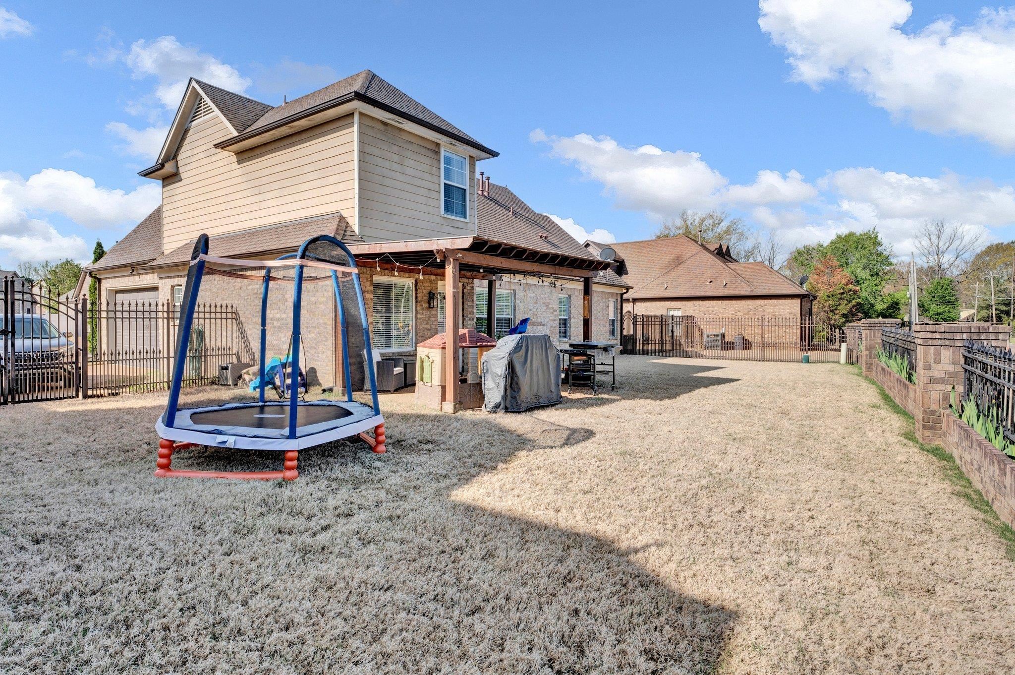 8886 VILLAGE CREEK DR