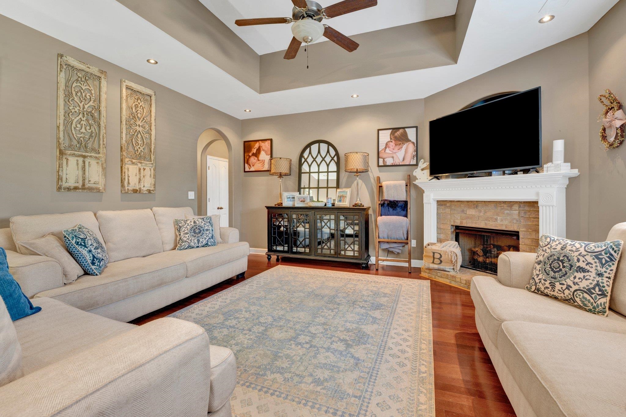 8886 VILLAGE CREEK DR