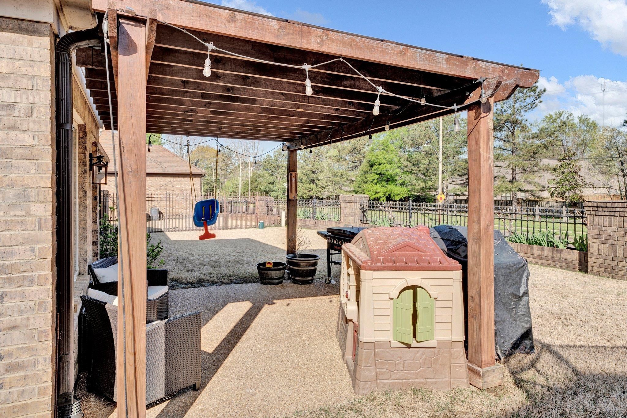 8886 VILLAGE CREEK DR