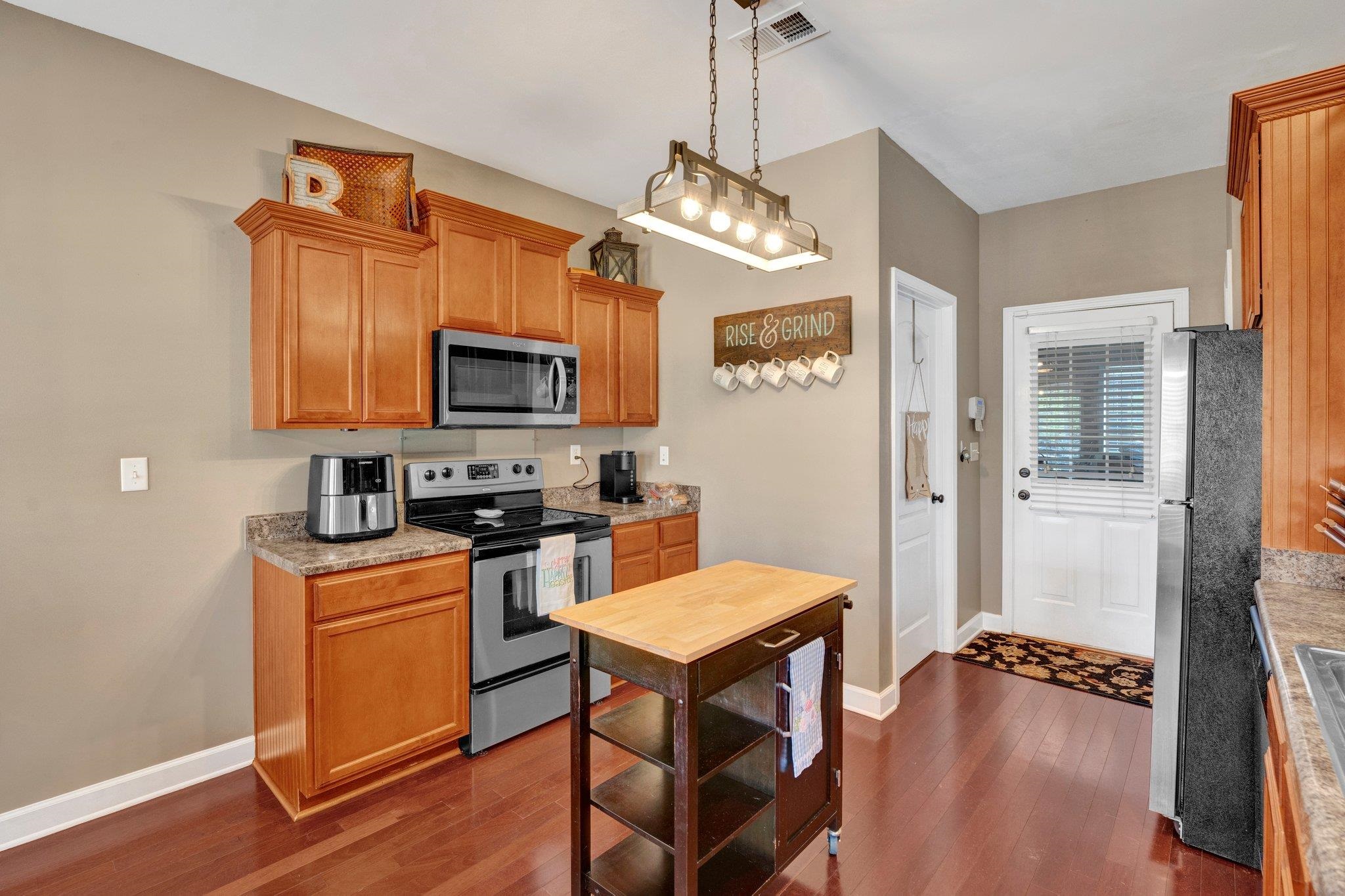 8886 VILLAGE CREEK DR