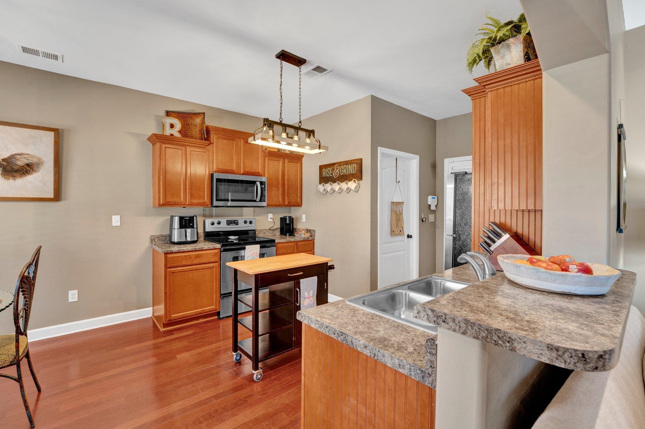 8886 VILLAGE CREEK DR