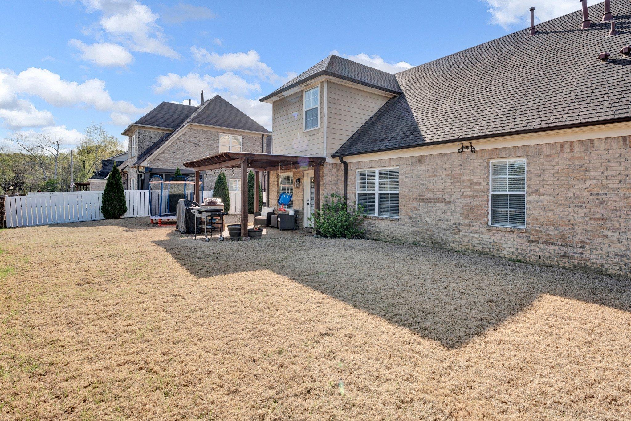 8886 VILLAGE CREEK DR