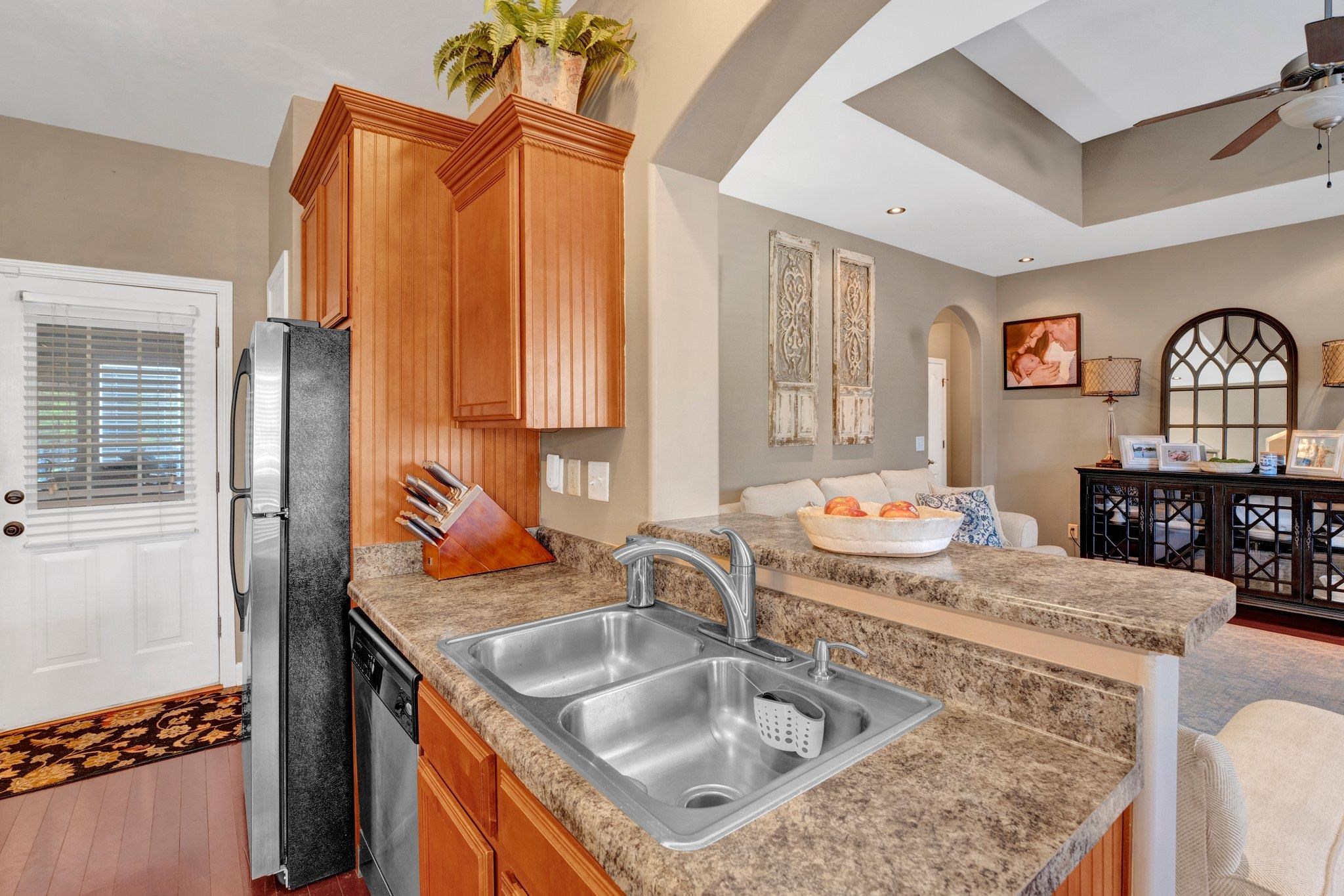 8886 VILLAGE CREEK DR