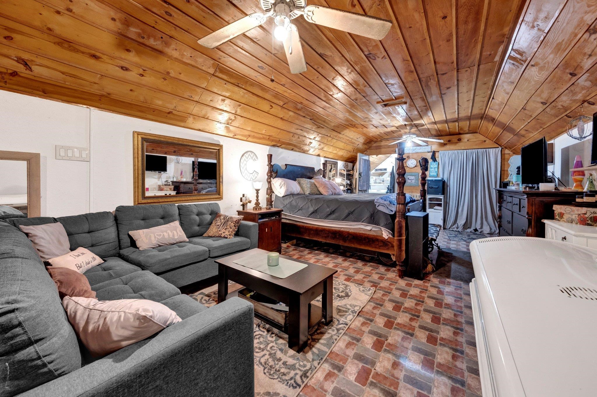 181 DONNA DR