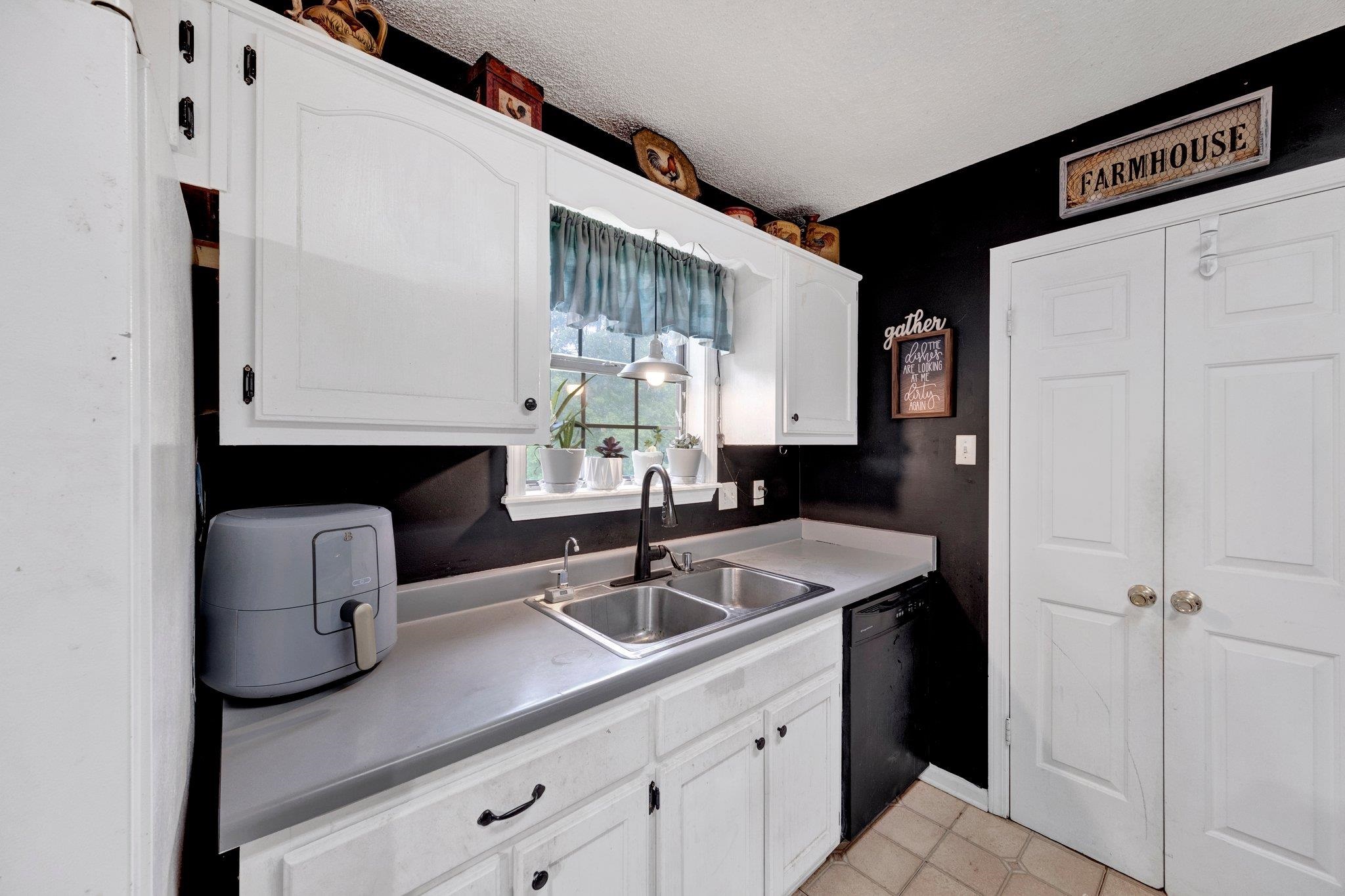 181 DONNA DR