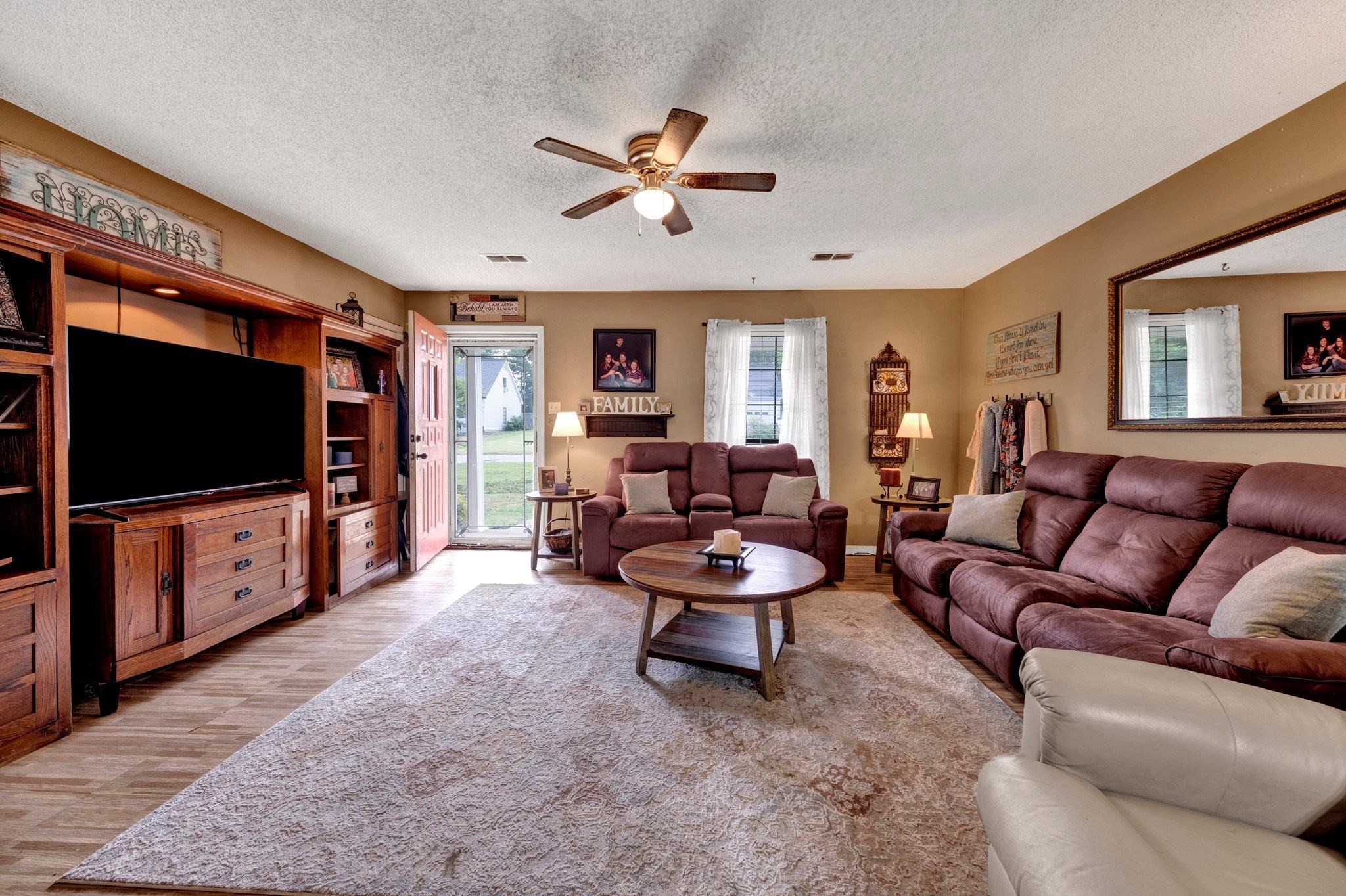 181 DONNA DR